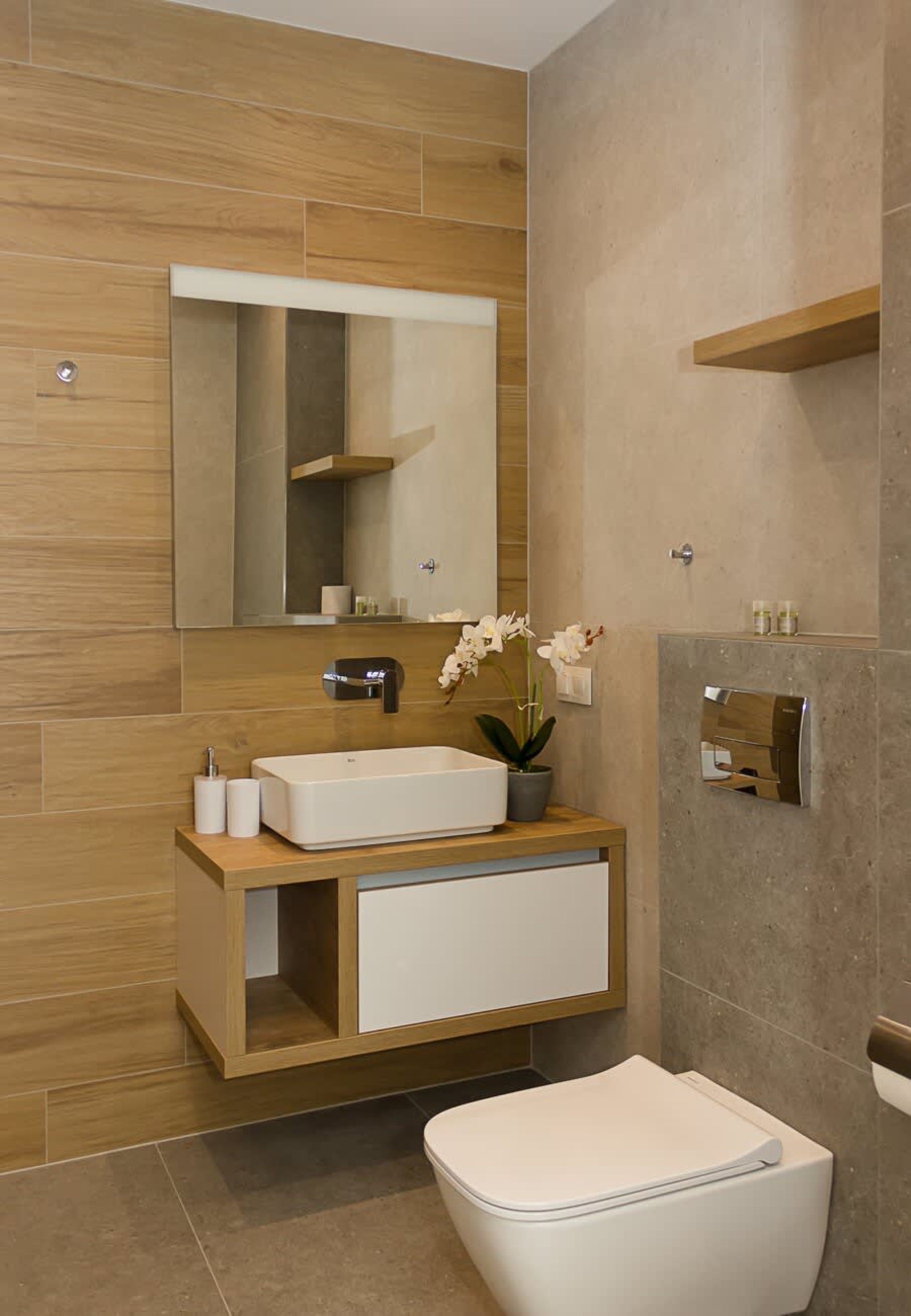 Scoutaround White Logo