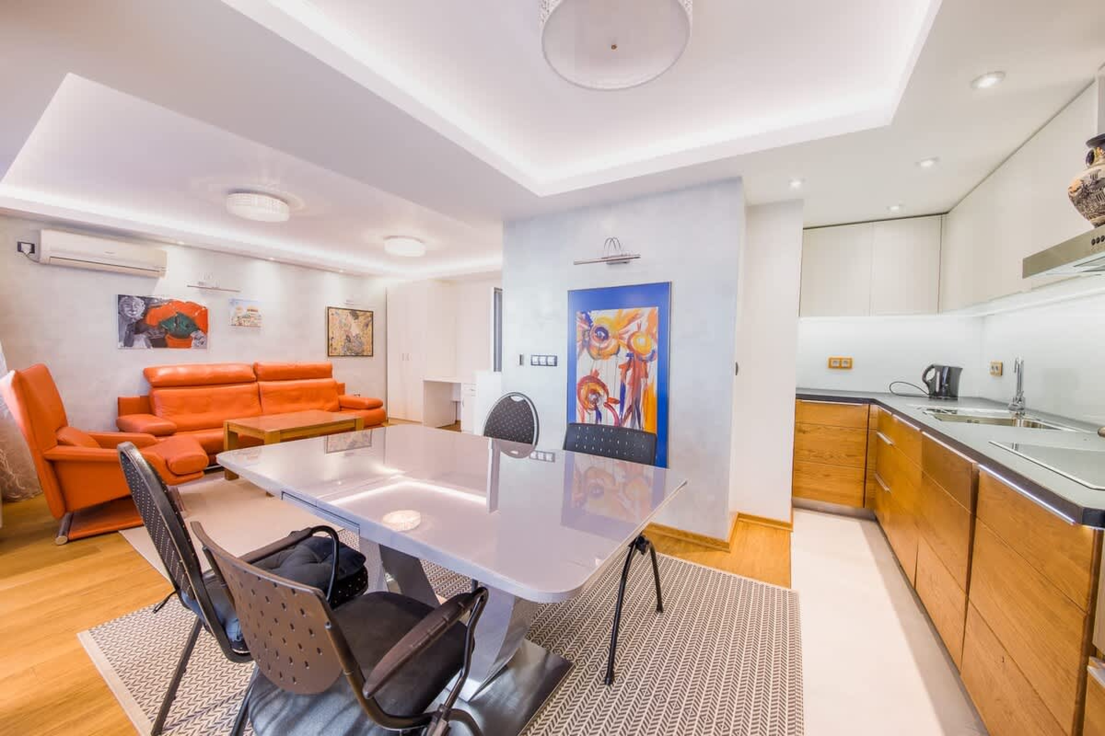 Scoutaround White Logo