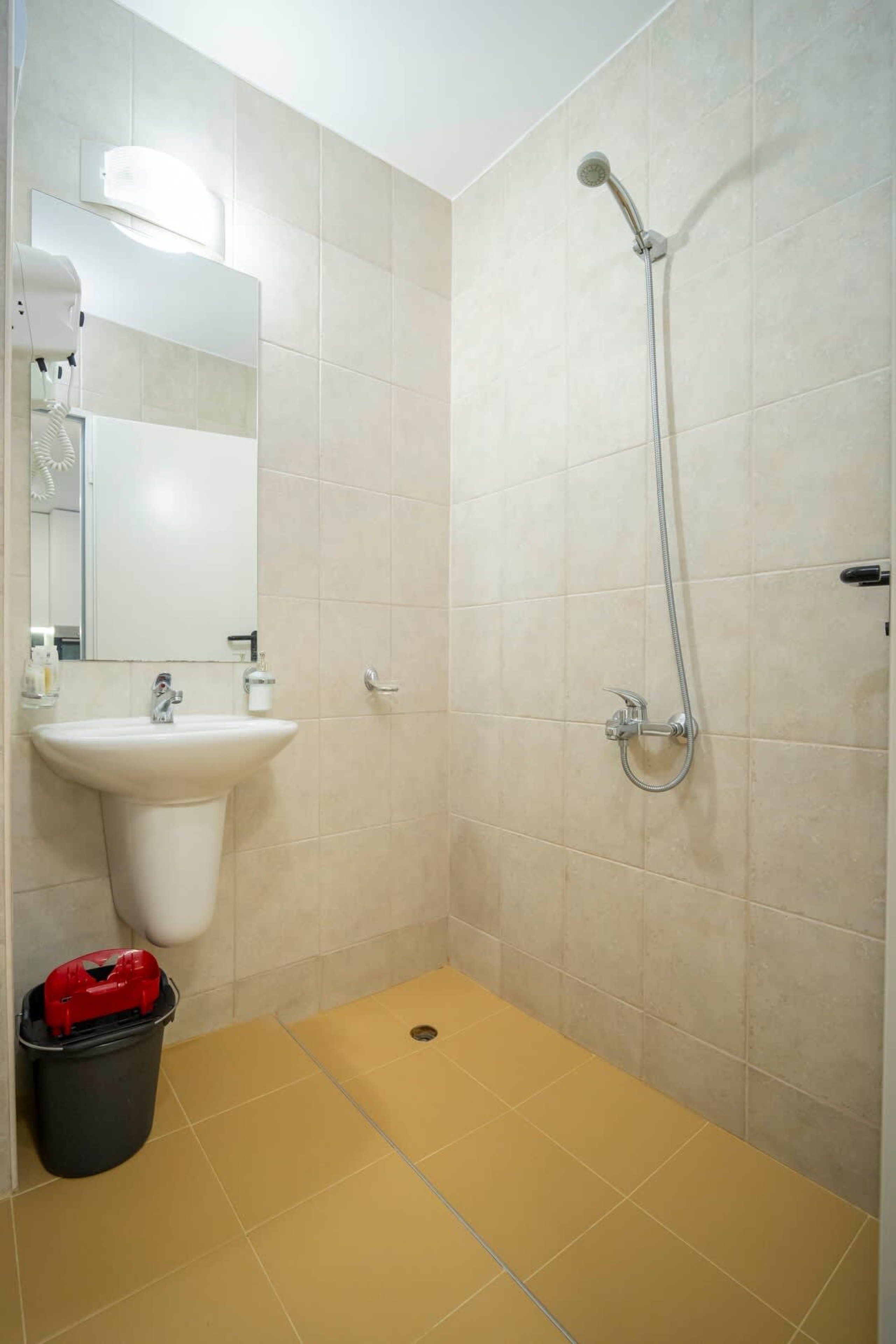 Harmani Haven 1BD Apart + Parking by Flat Manager - Photo 12