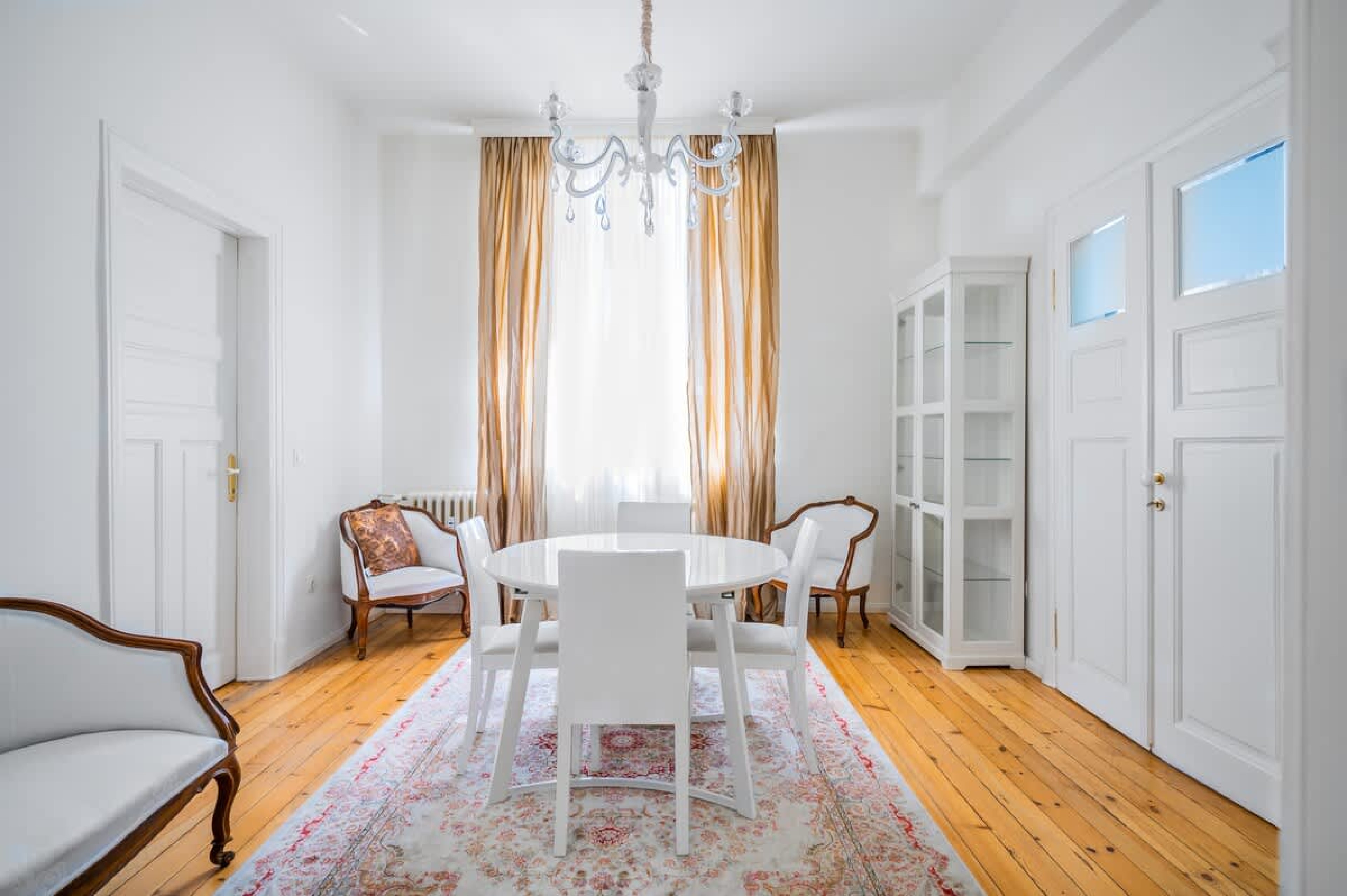 Scoutaround White Logo