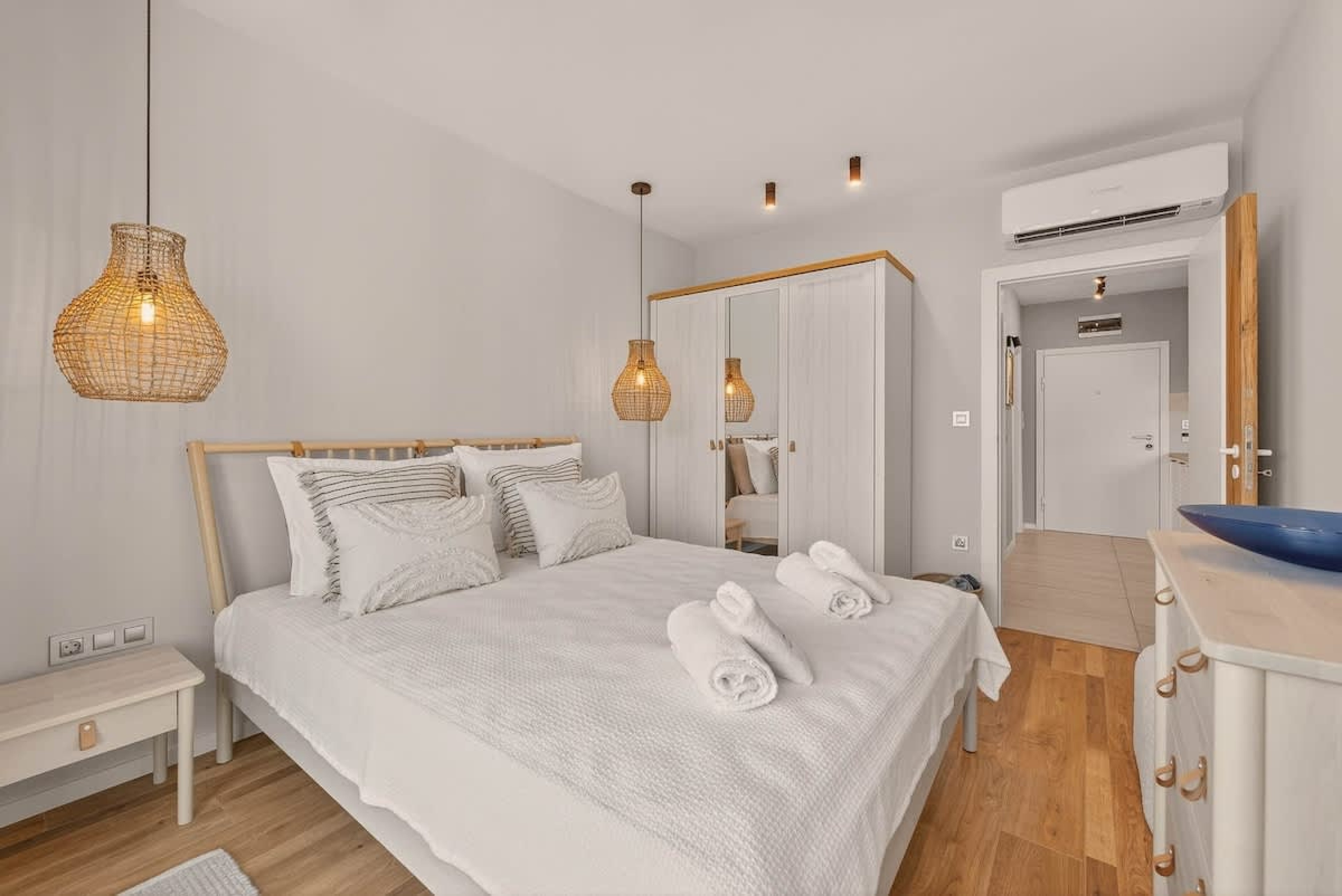 Scoutaround White Logo