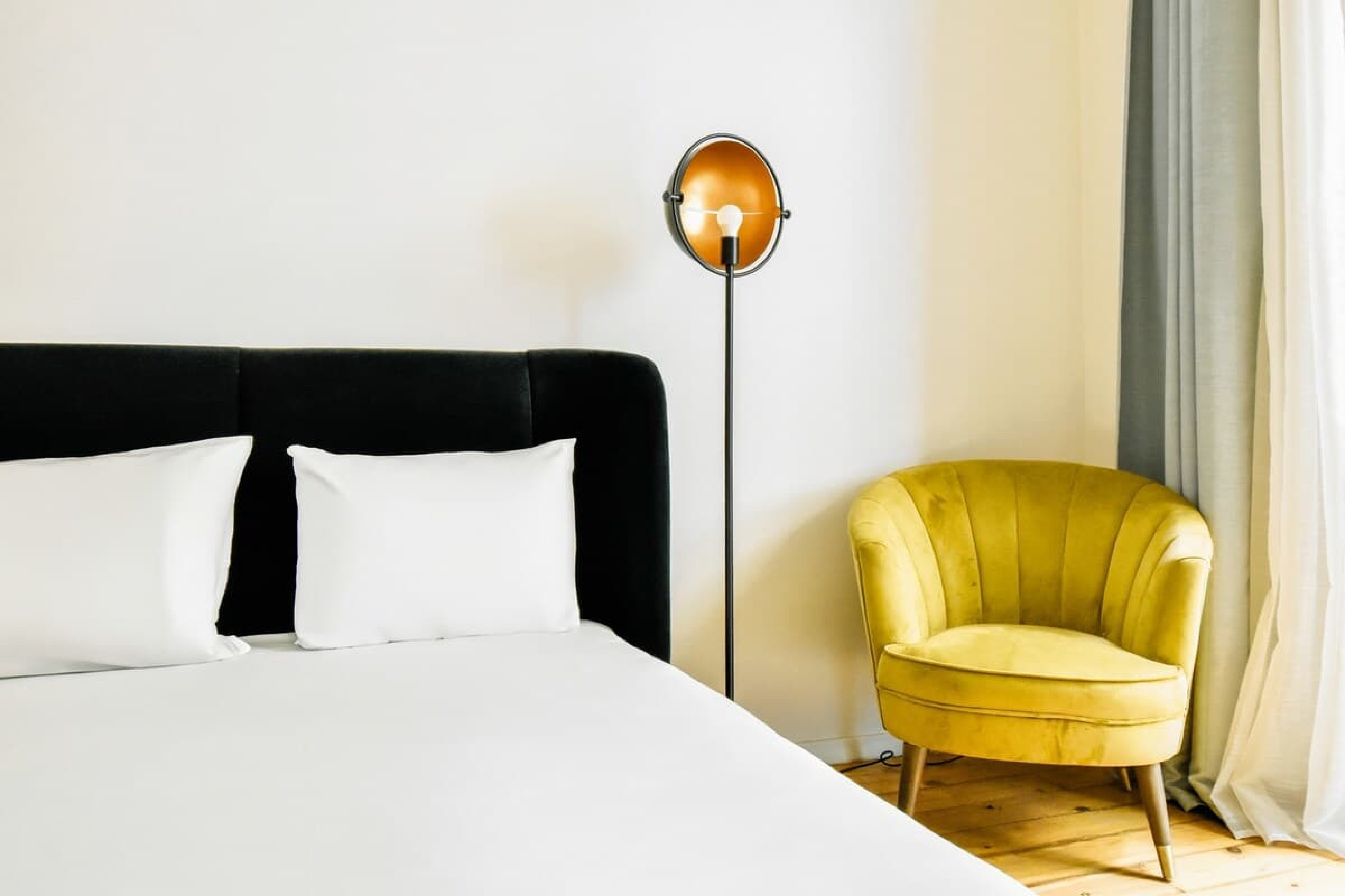 Scoutaround White Logo