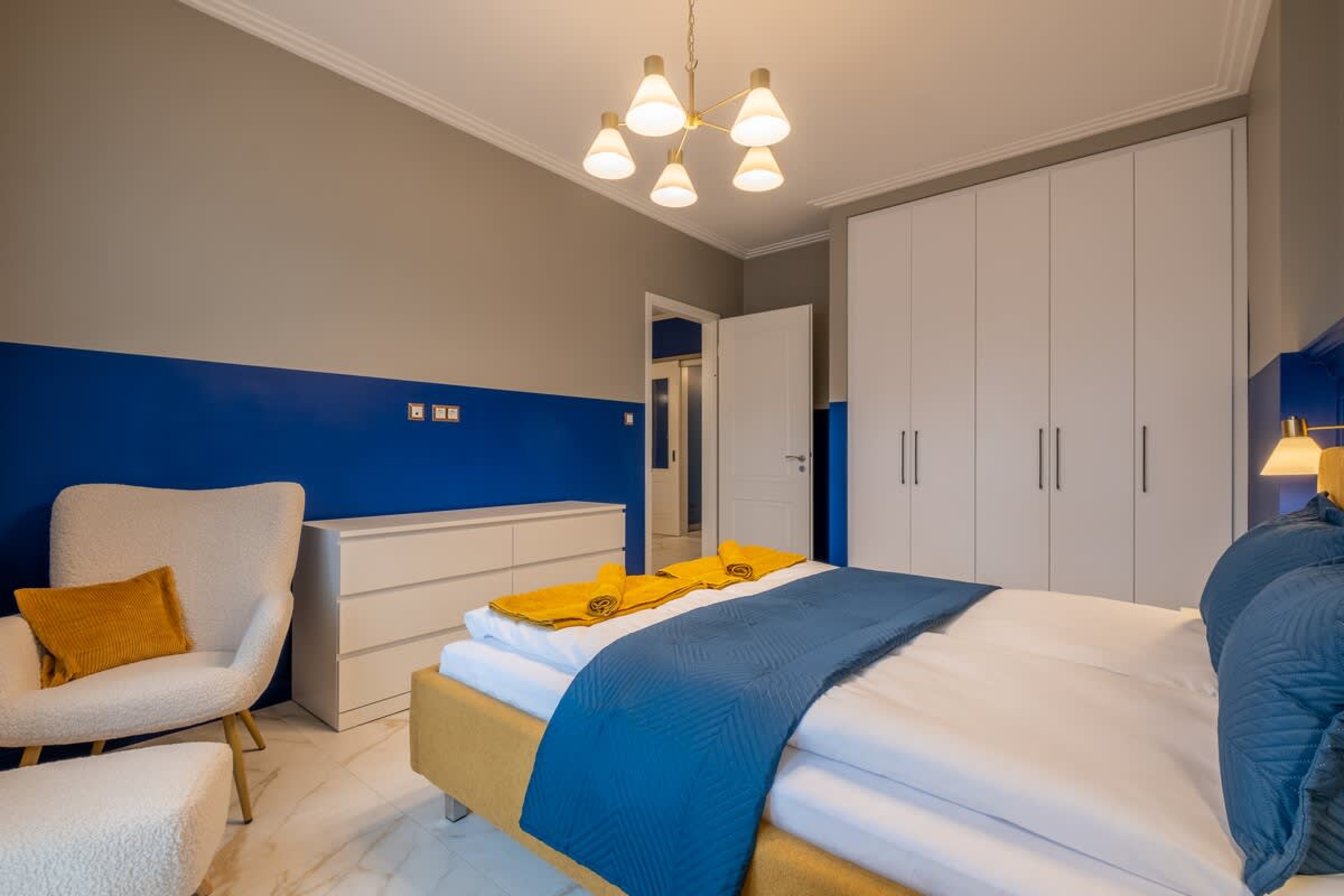 Scoutaround White Logo