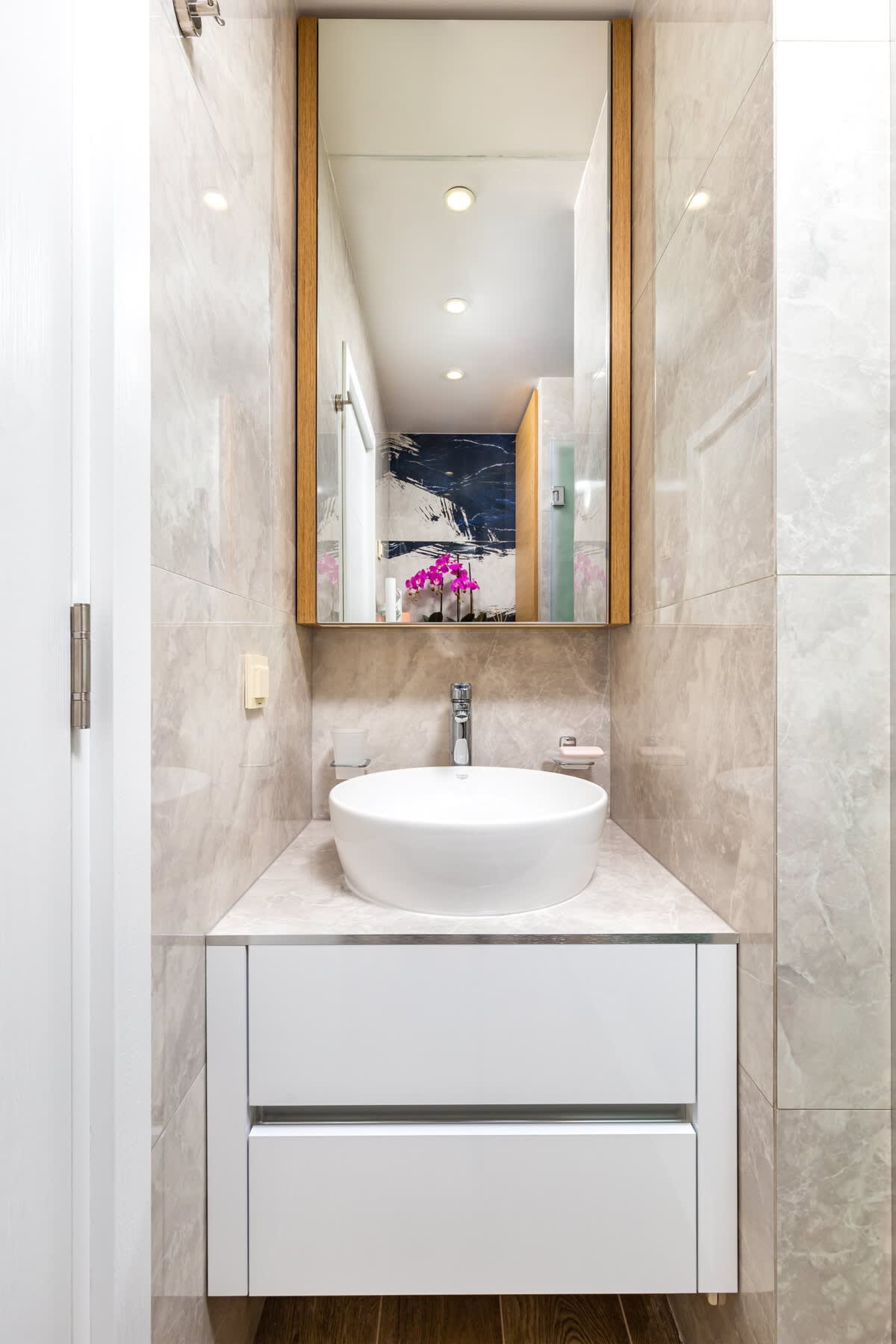 Scoutaround White Logo