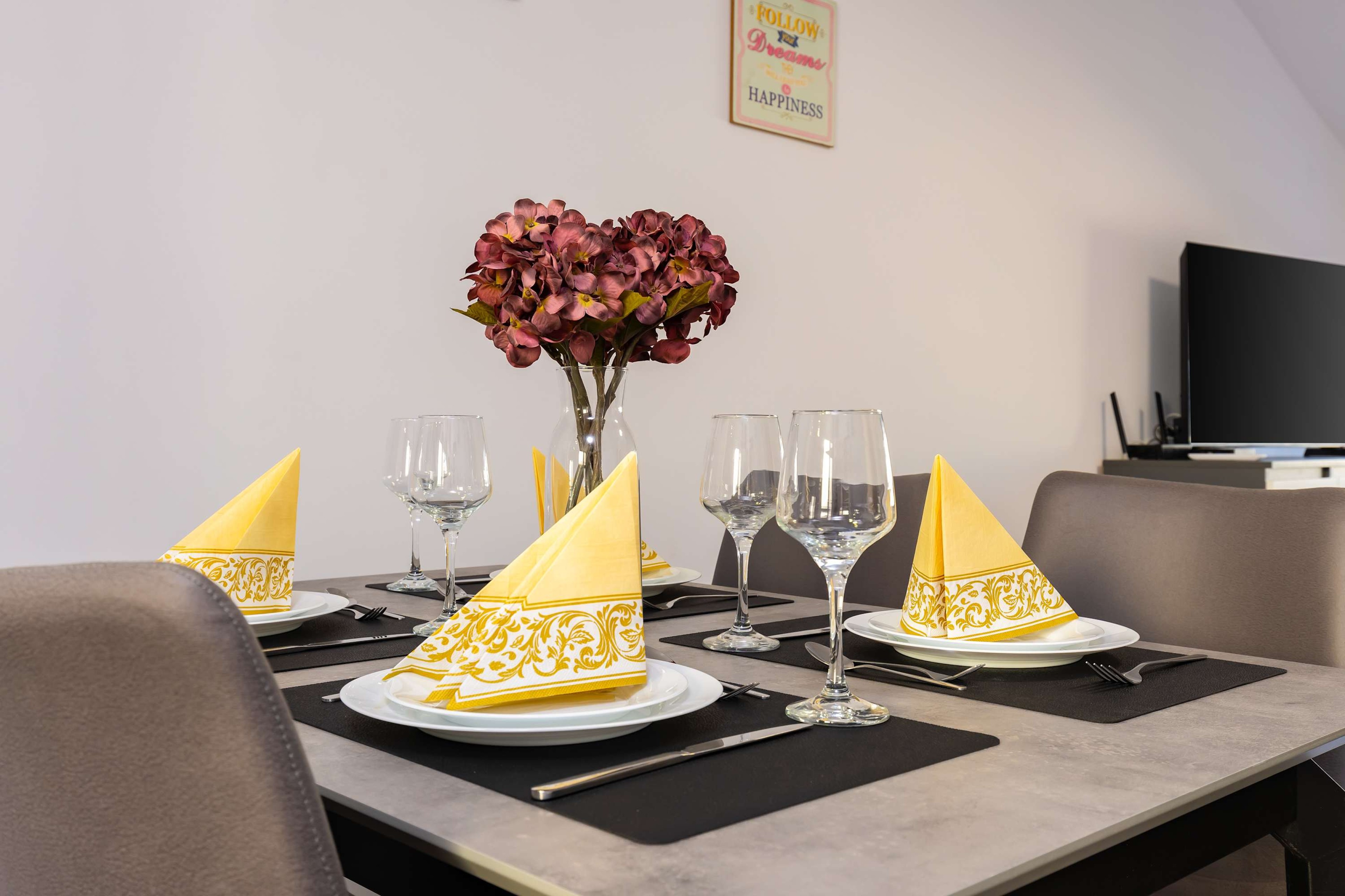 Scoutaround White Logo