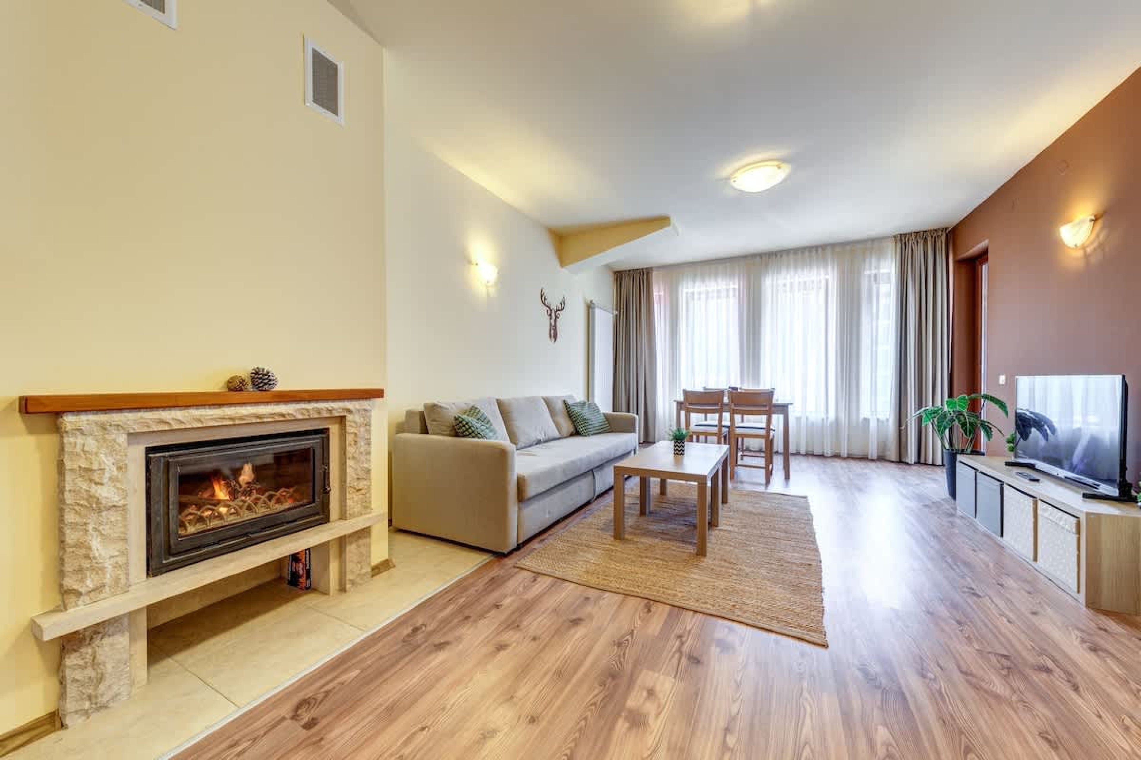 Cosy 1BD Apt w/ Free Parking and Balcony - Cover Photo