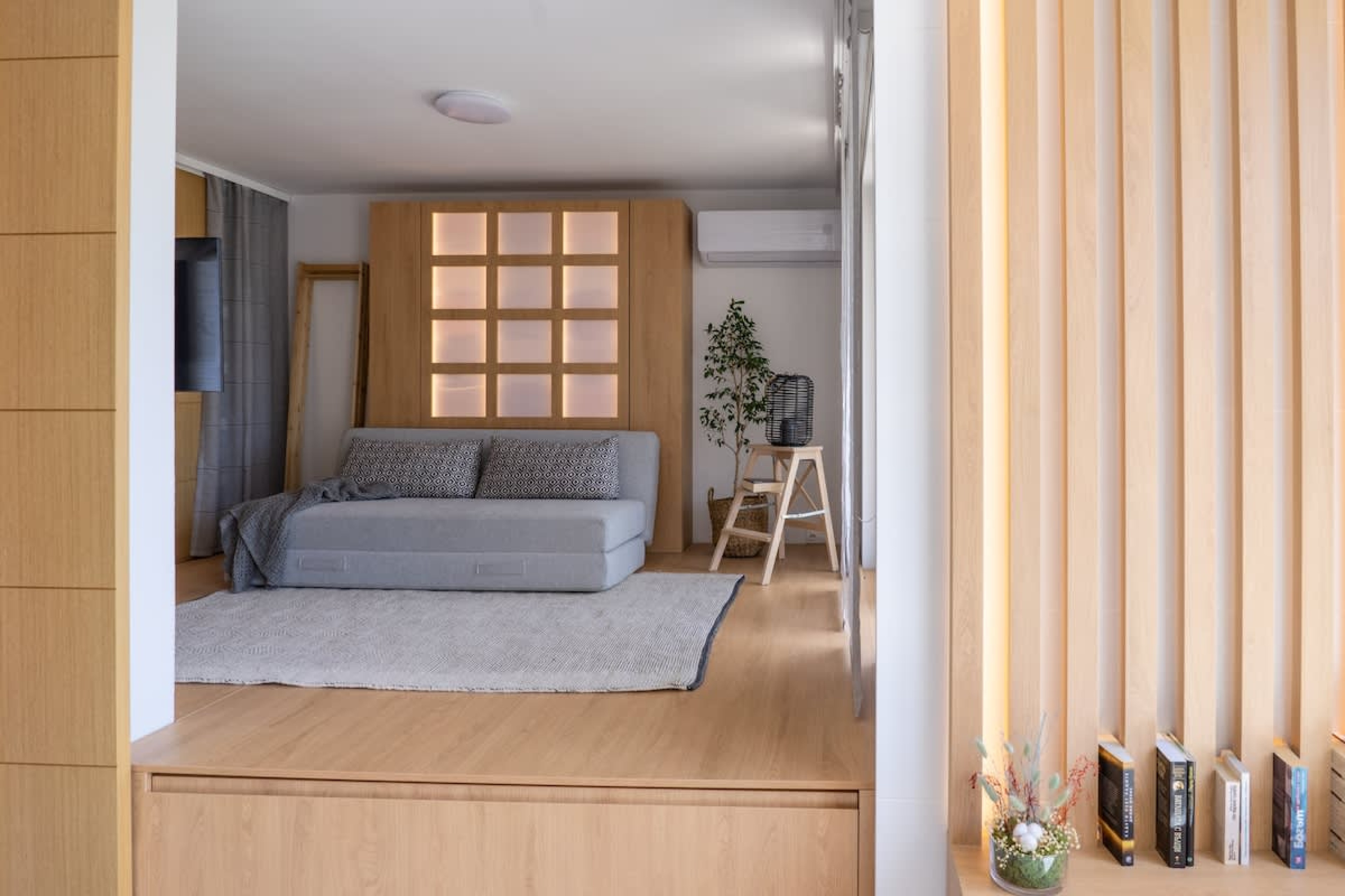 Scoutaround White Logo