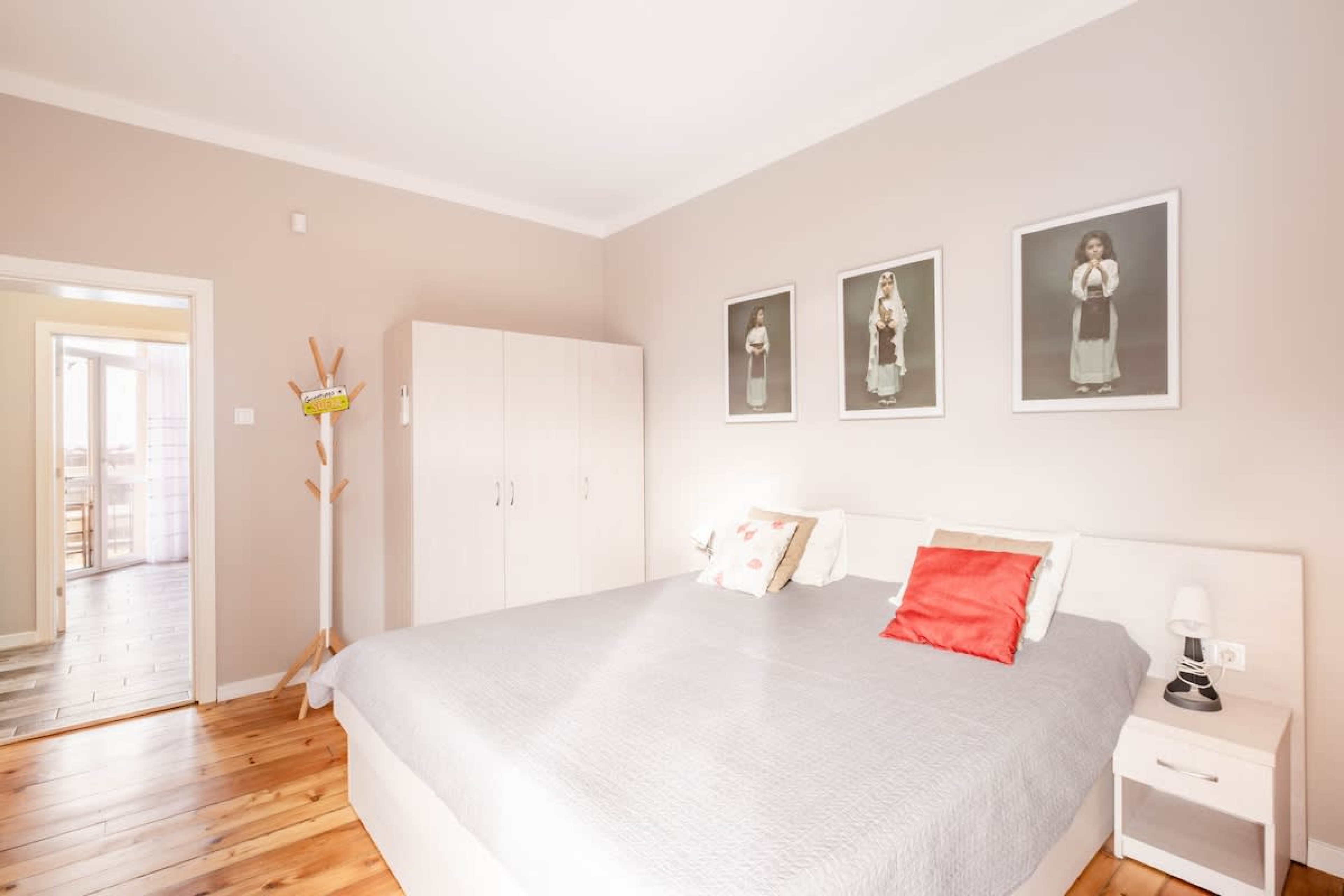 Scoutaround White Logo