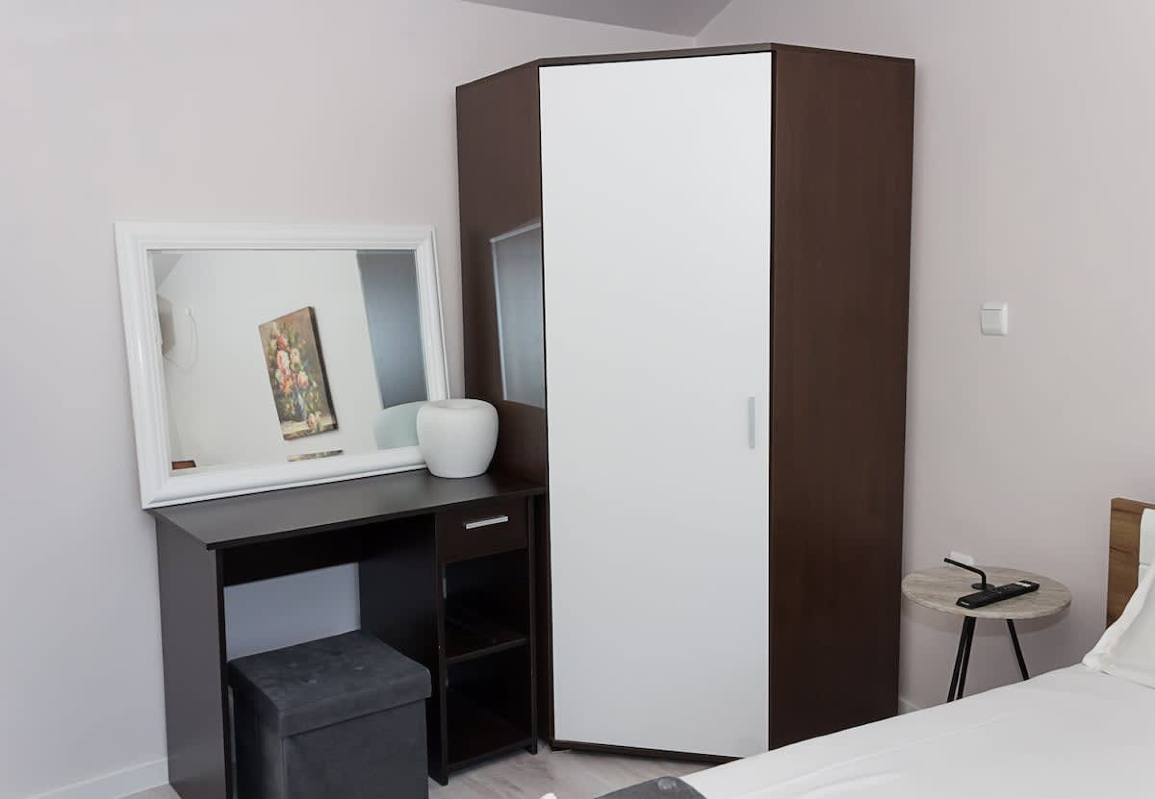 Scoutaround White Logo