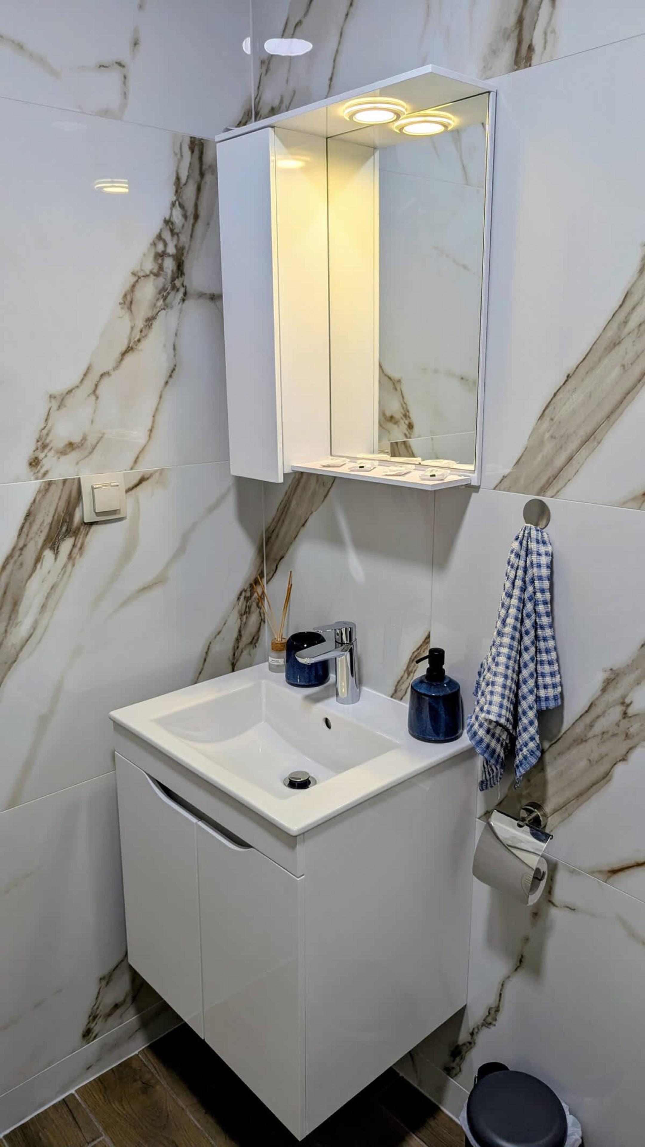 Scoutaround White Logo