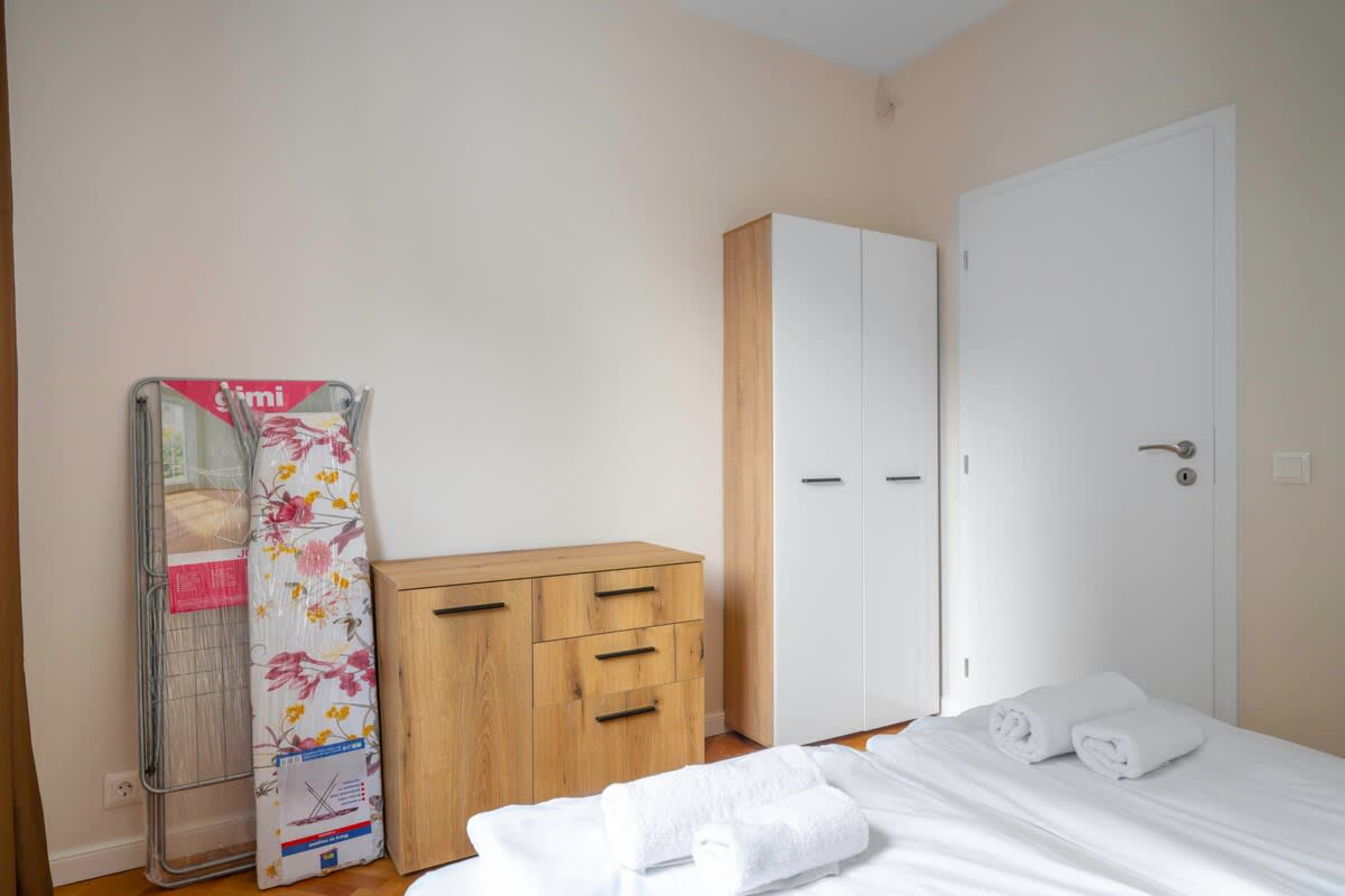 Scoutaround White Logo