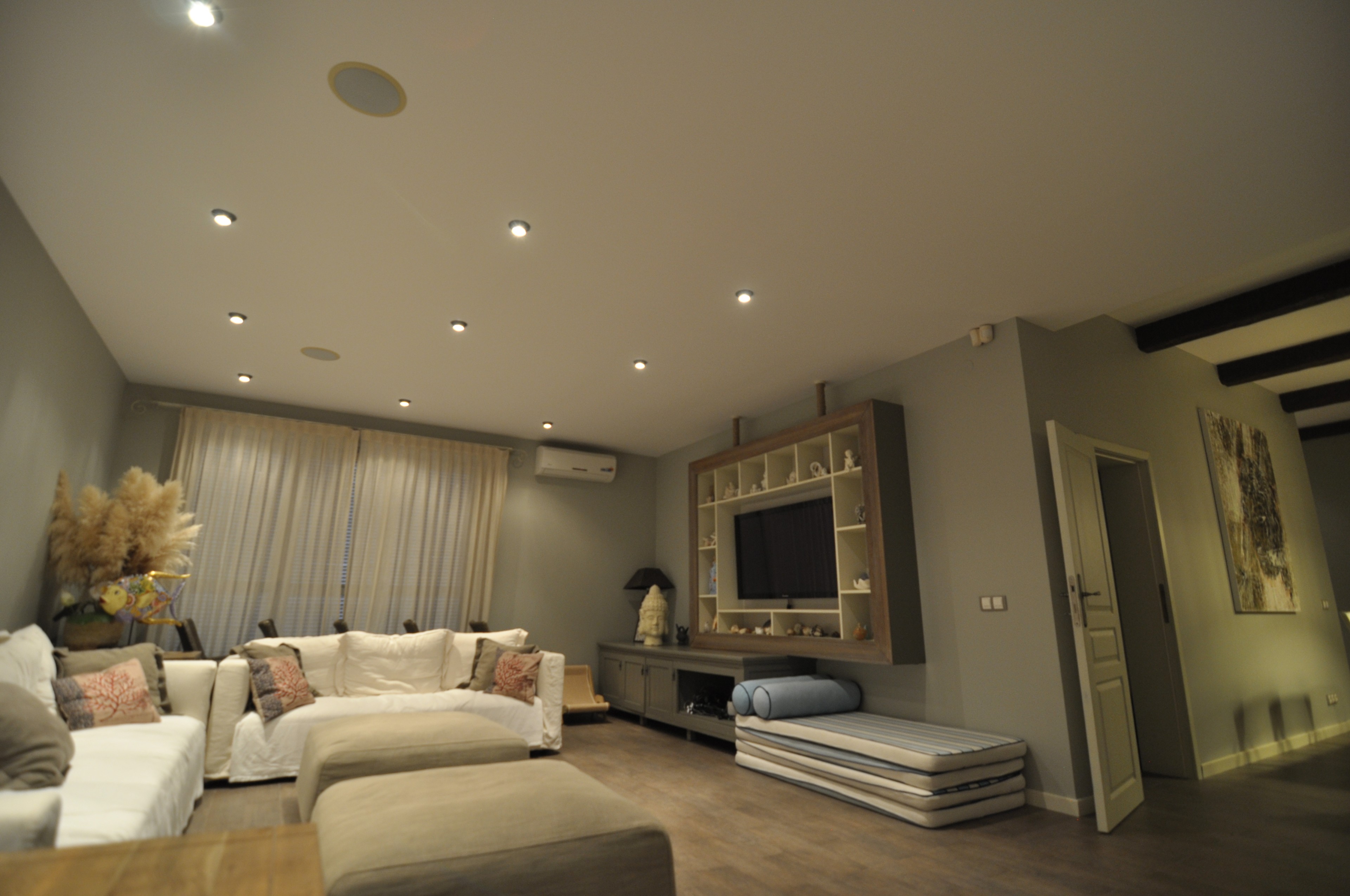 Scoutaround White Logo