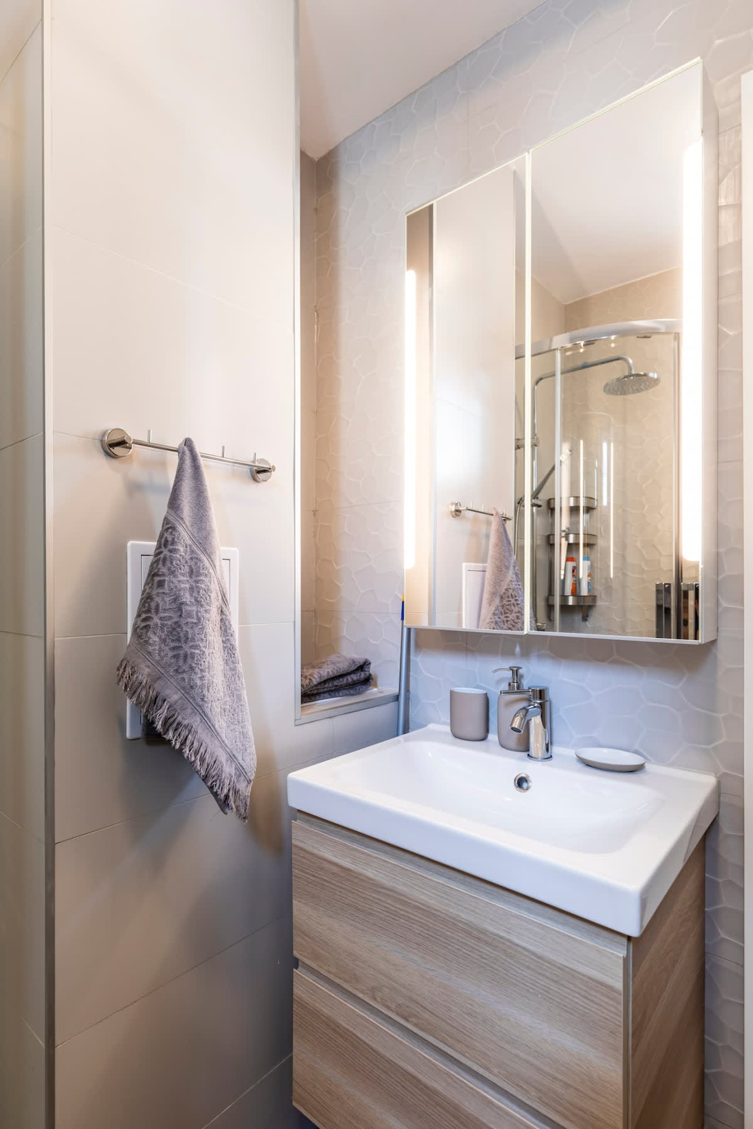 Scoutaround White Logo