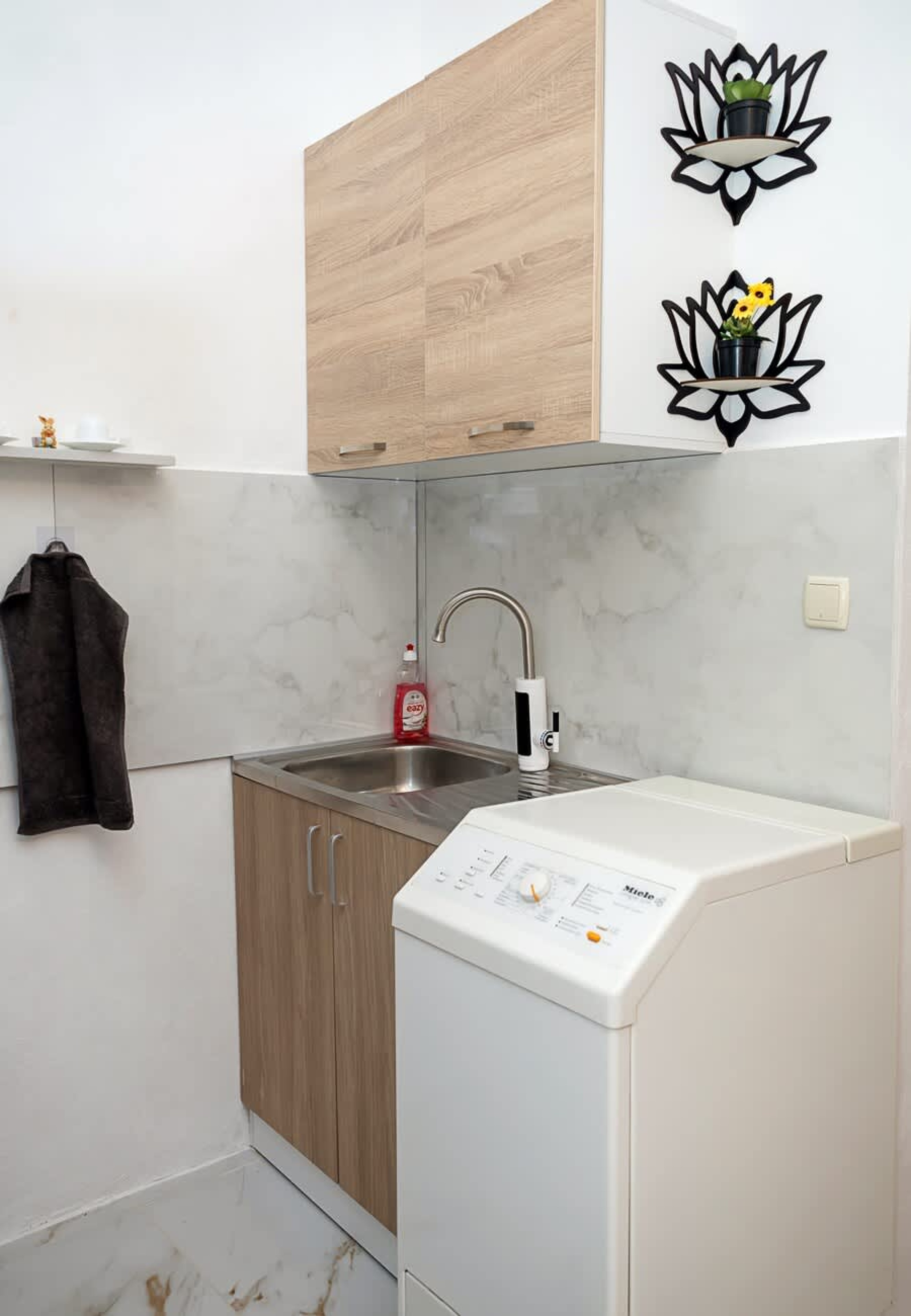 Scoutaround White Logo