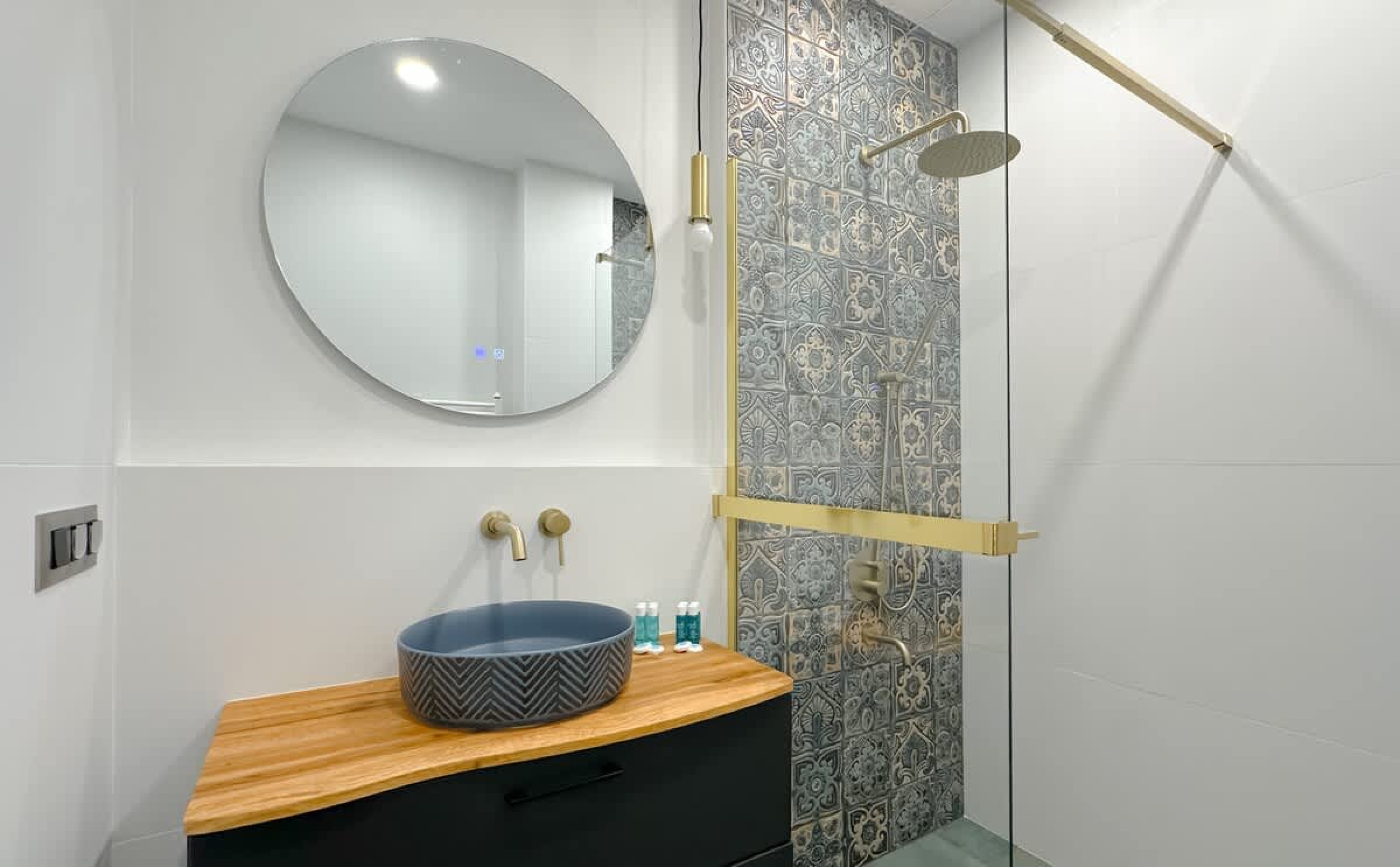 Scoutaround White Logo