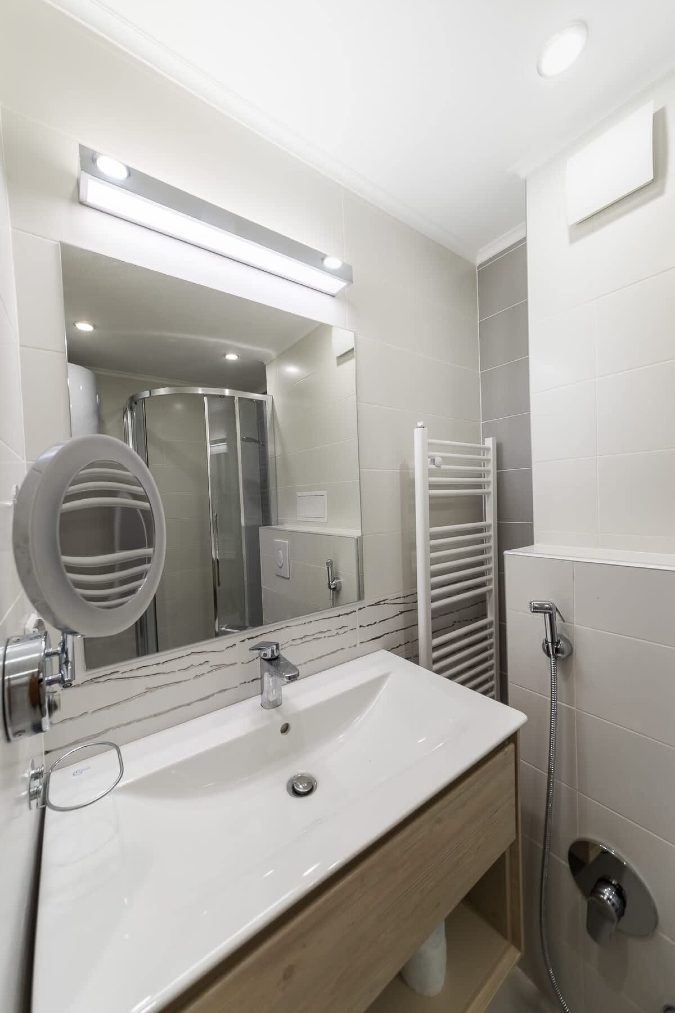 Scoutaround White Logo