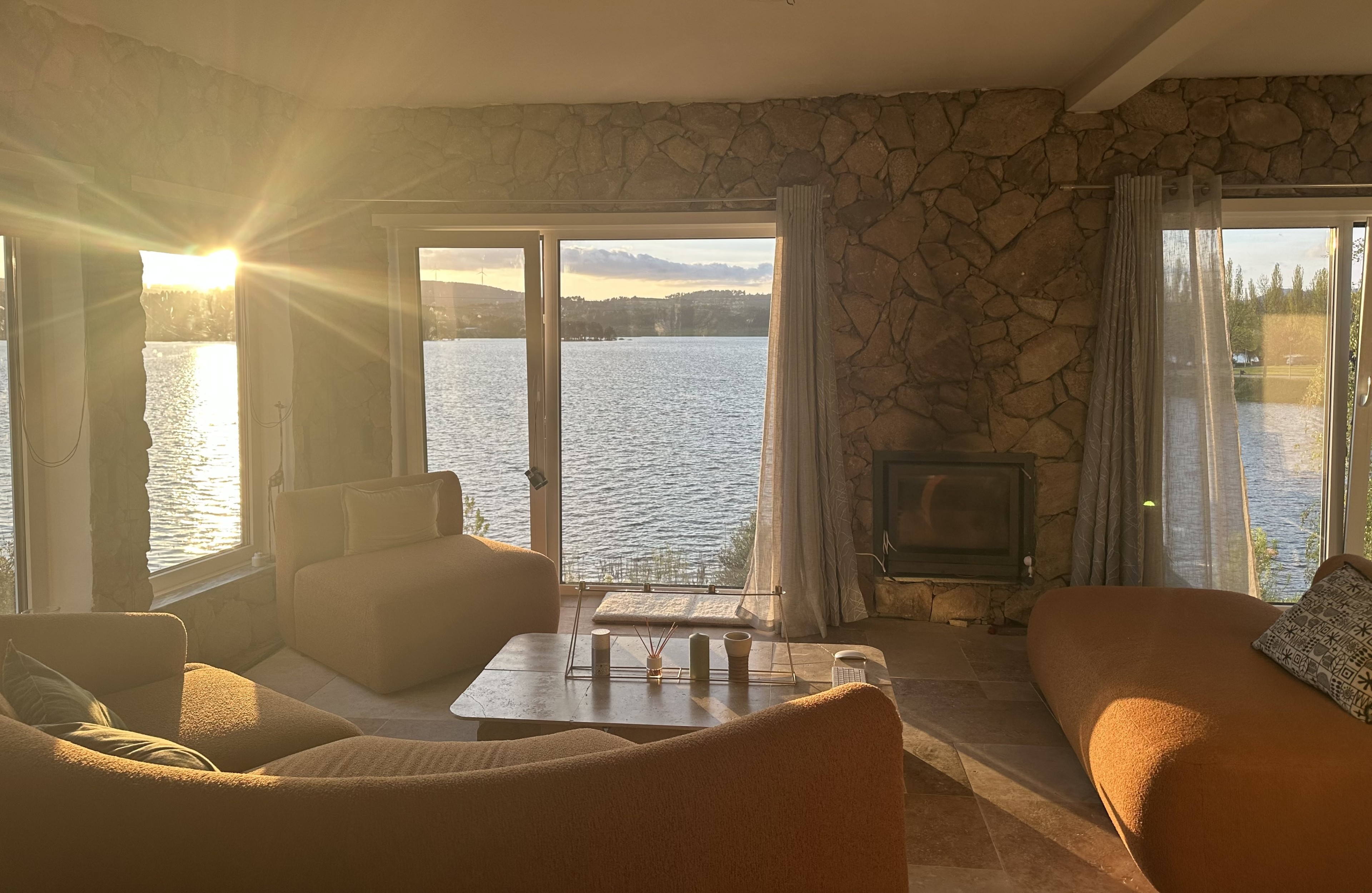 Scoutaround White Logo