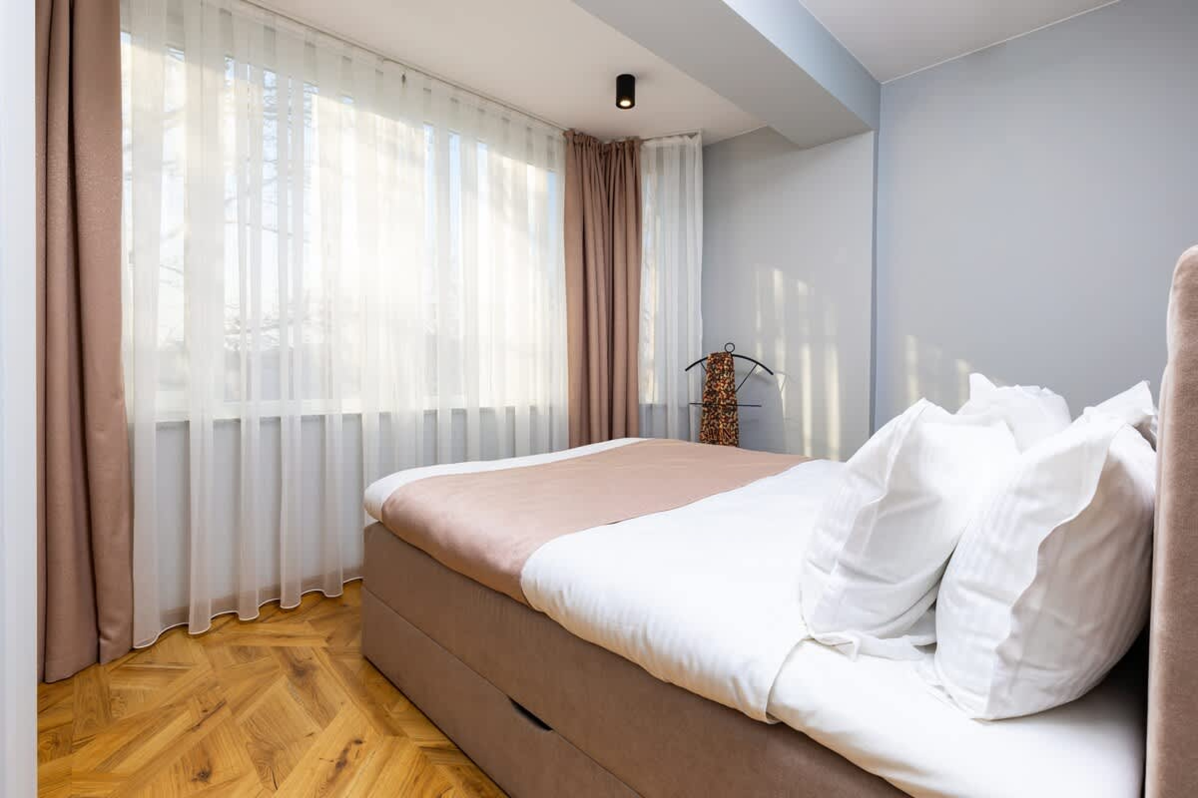 Scoutaround White Logo