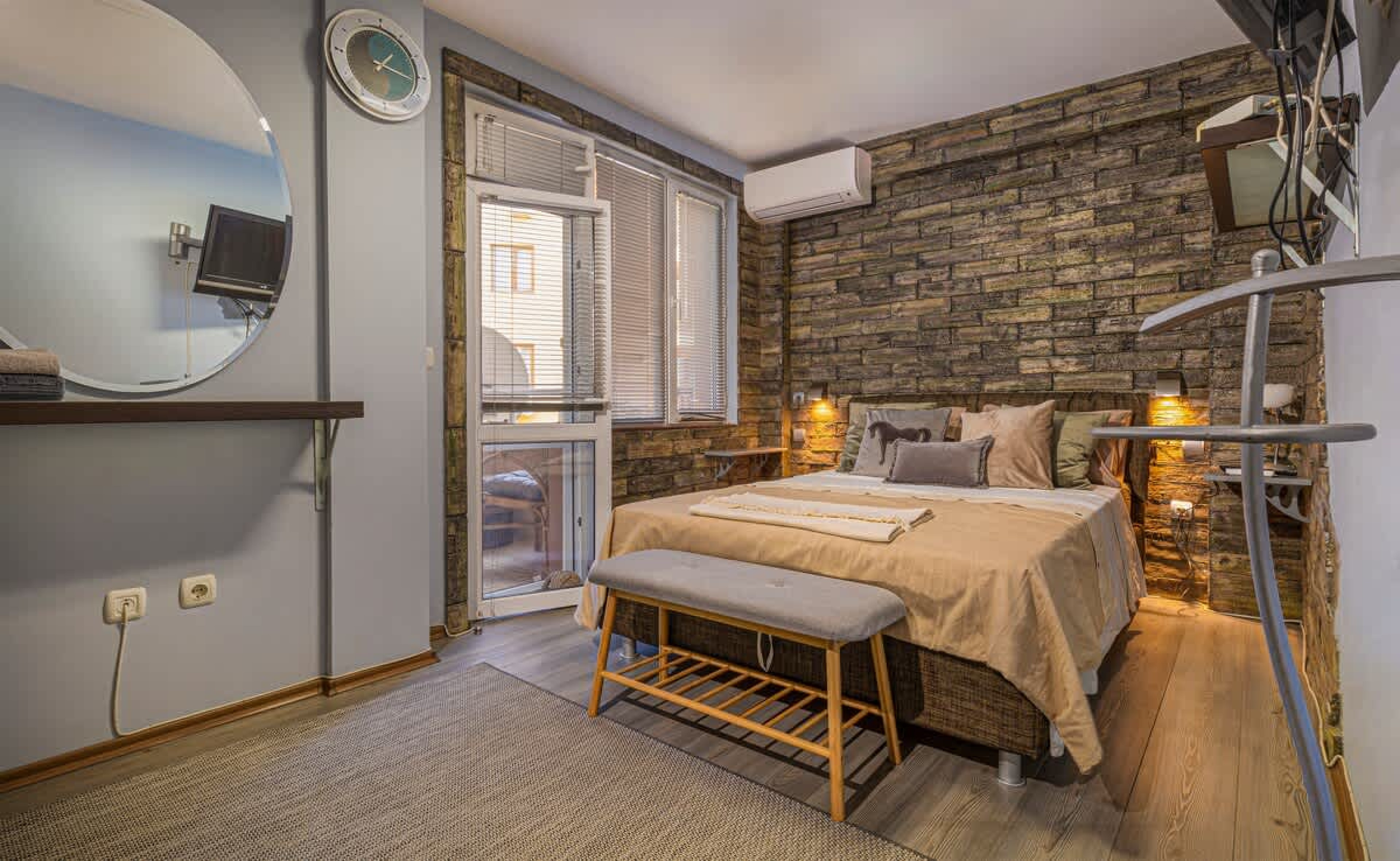 Scoutaround White Logo