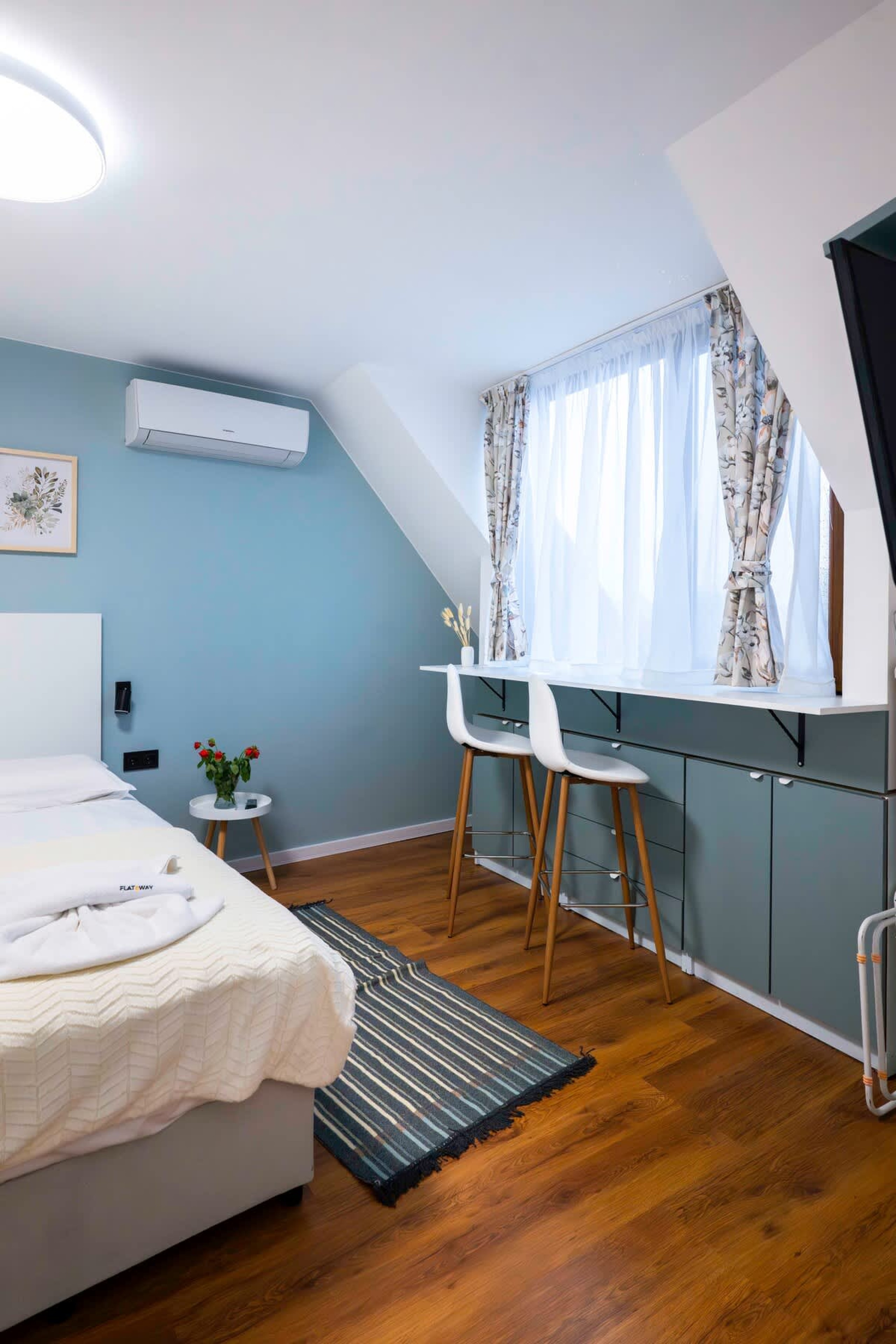 Scoutaround White Logo