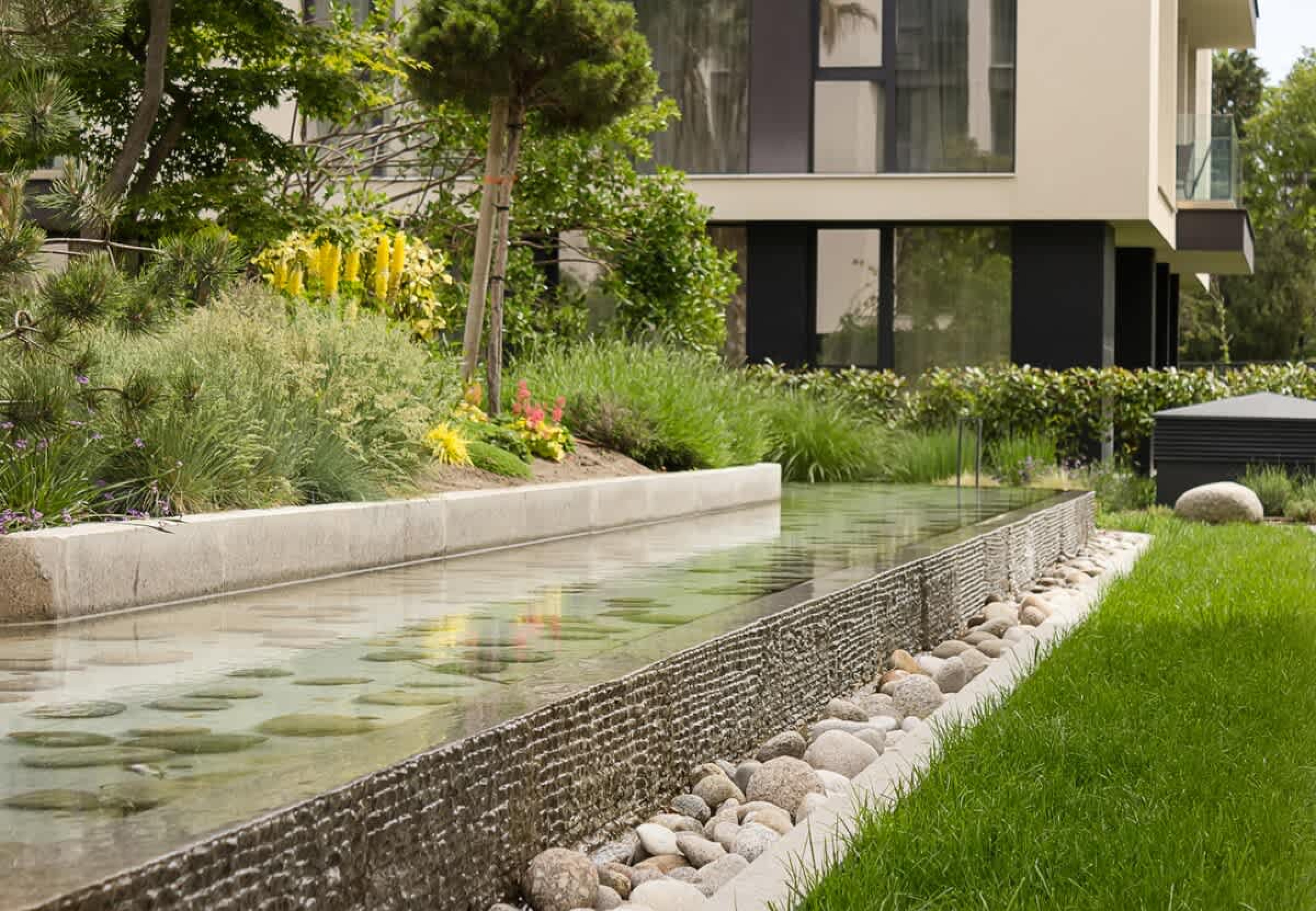 Scoutaround White Logo