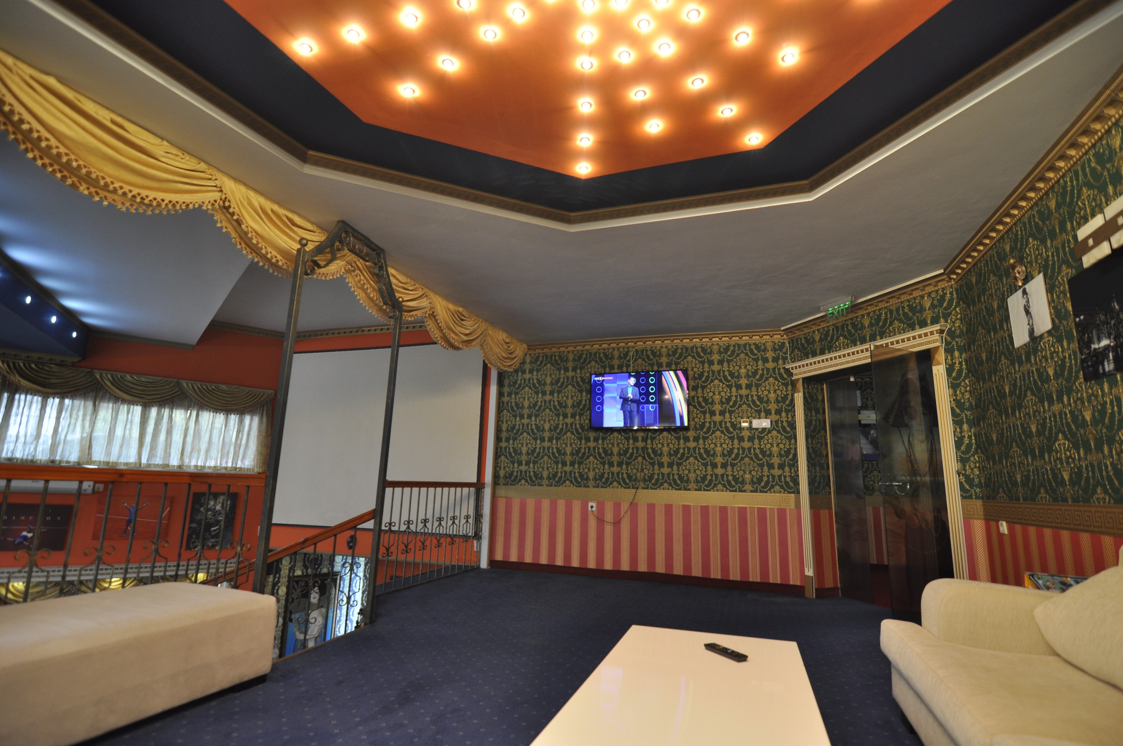 Scoutaround White Logo