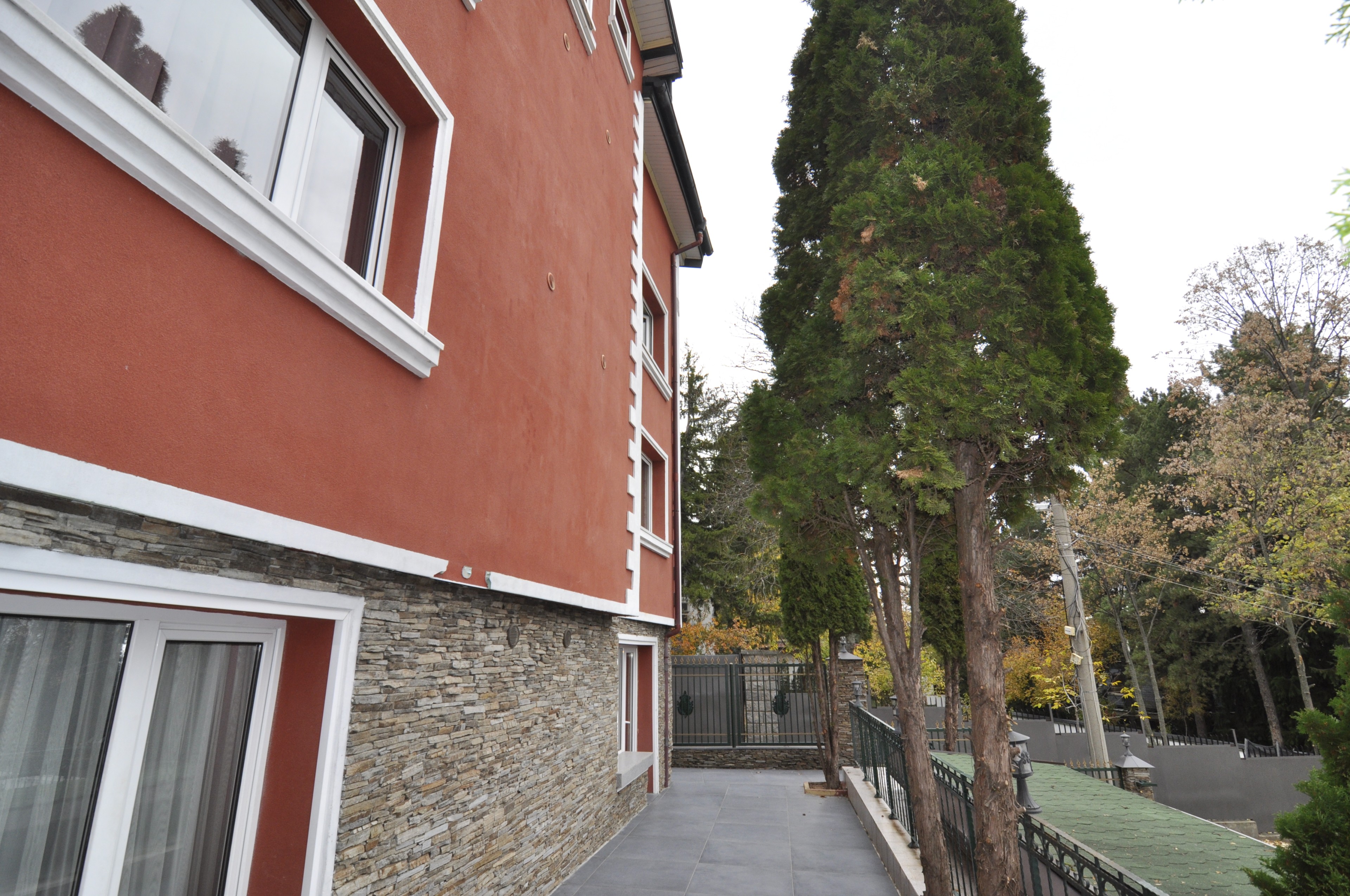 Scoutaround White Logo