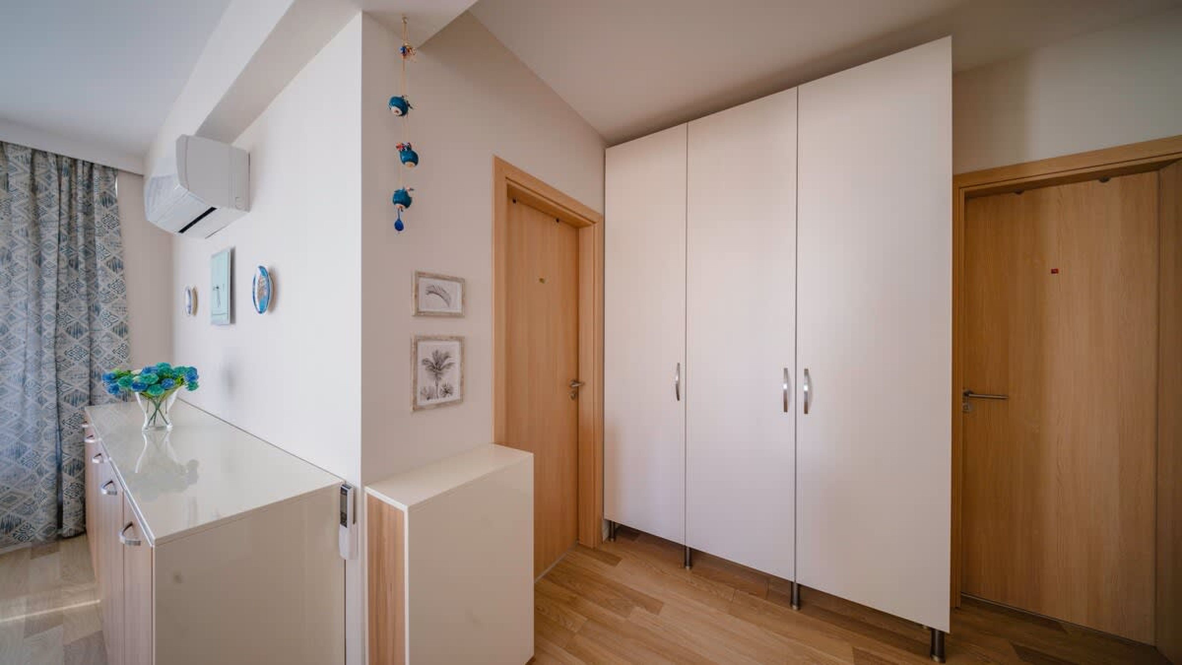 Scoutaround White Logo