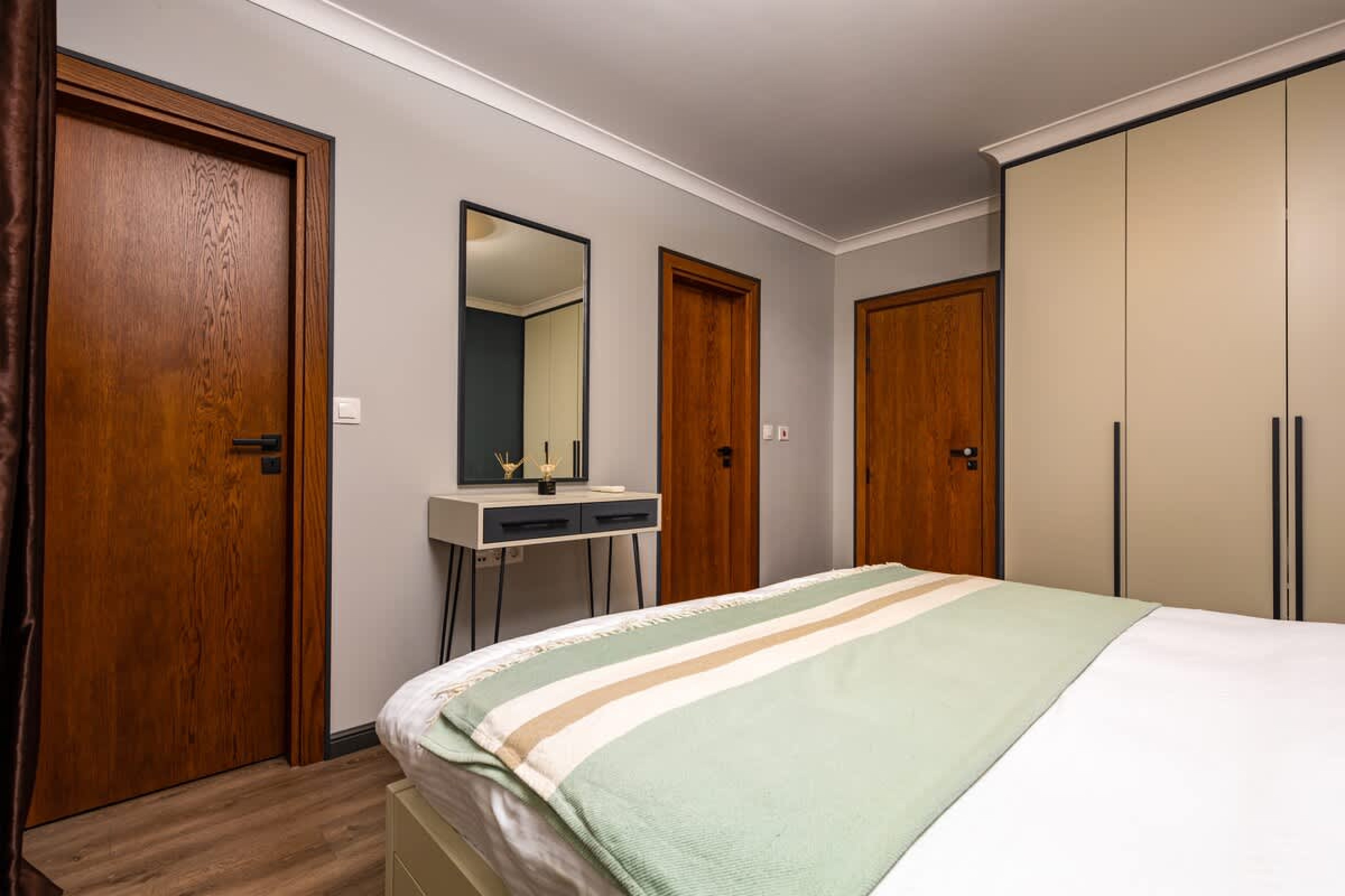 Scoutaround White Logo