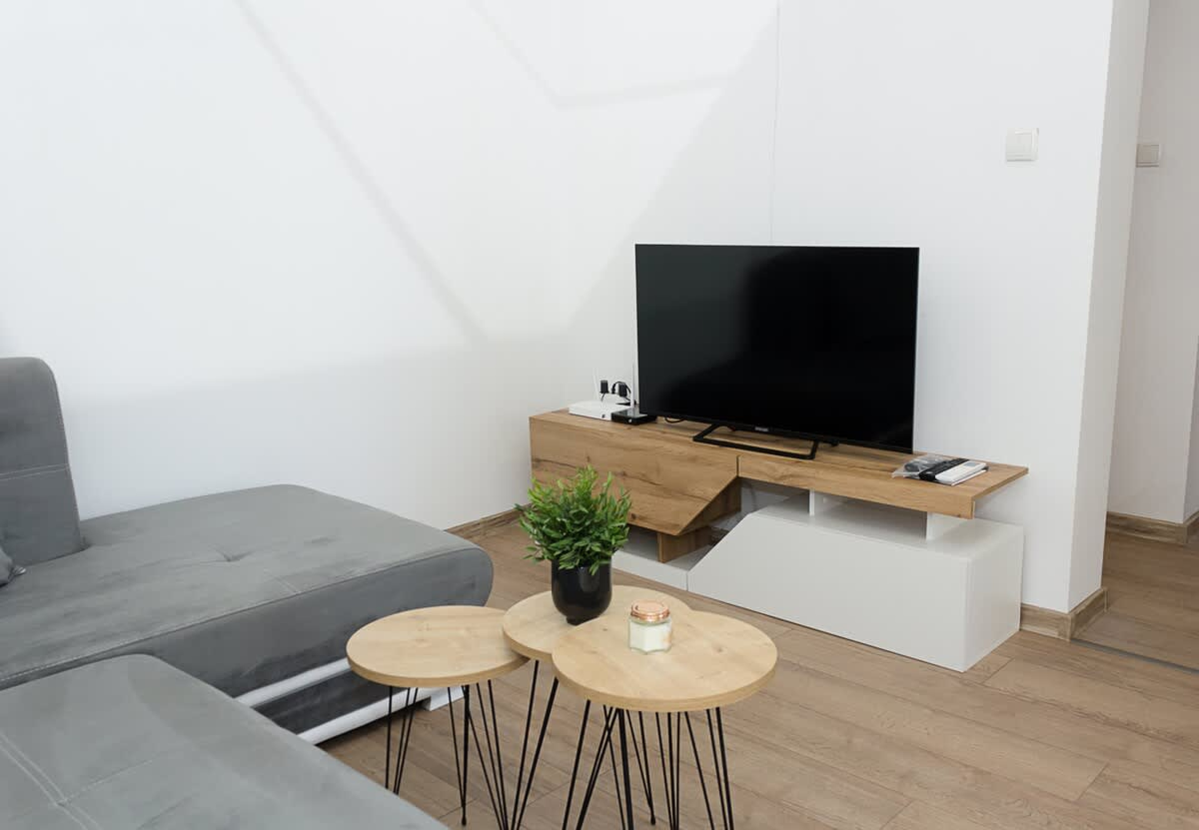 Scoutaround White Logo