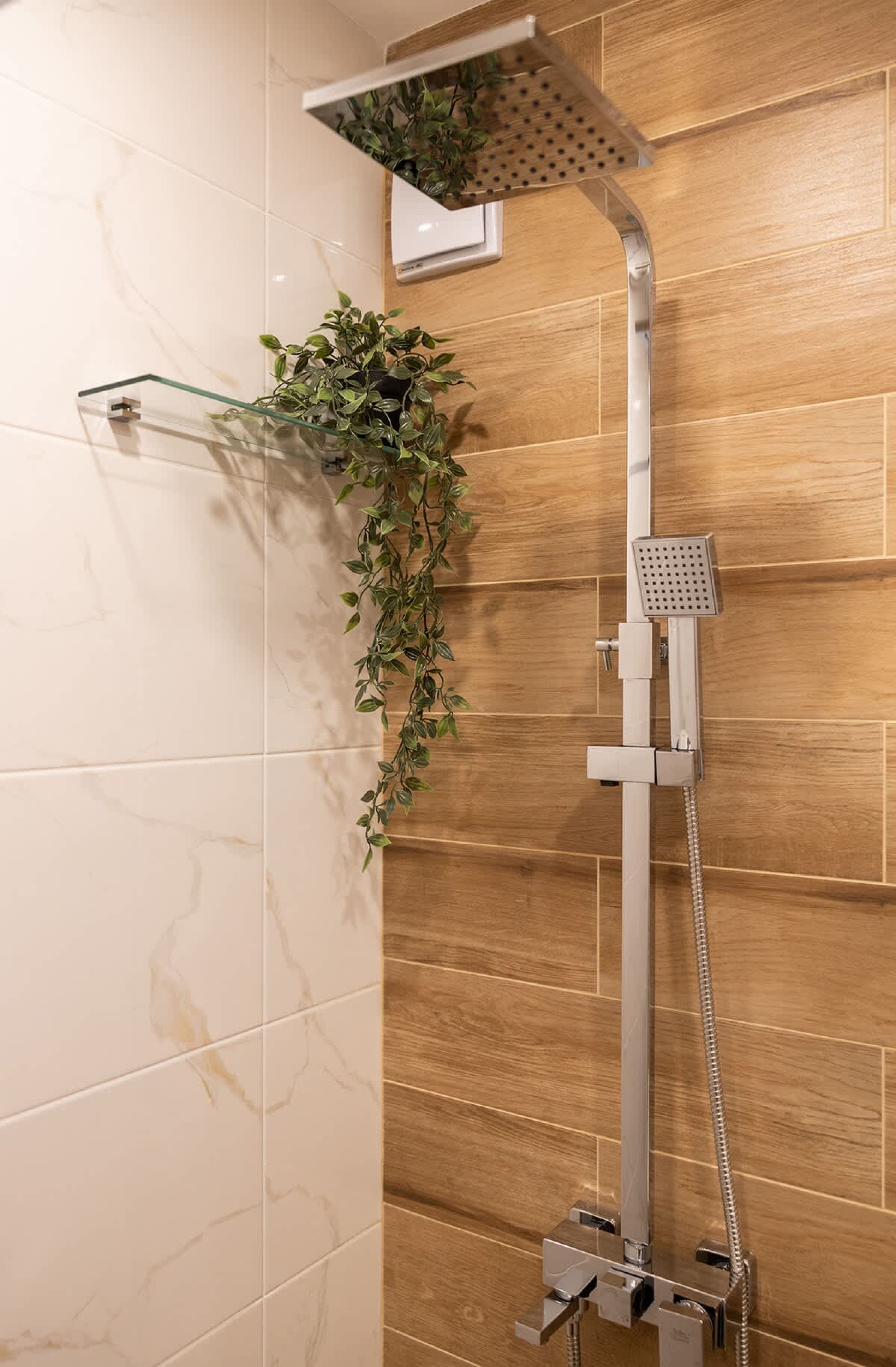 Scoutaround White Logo