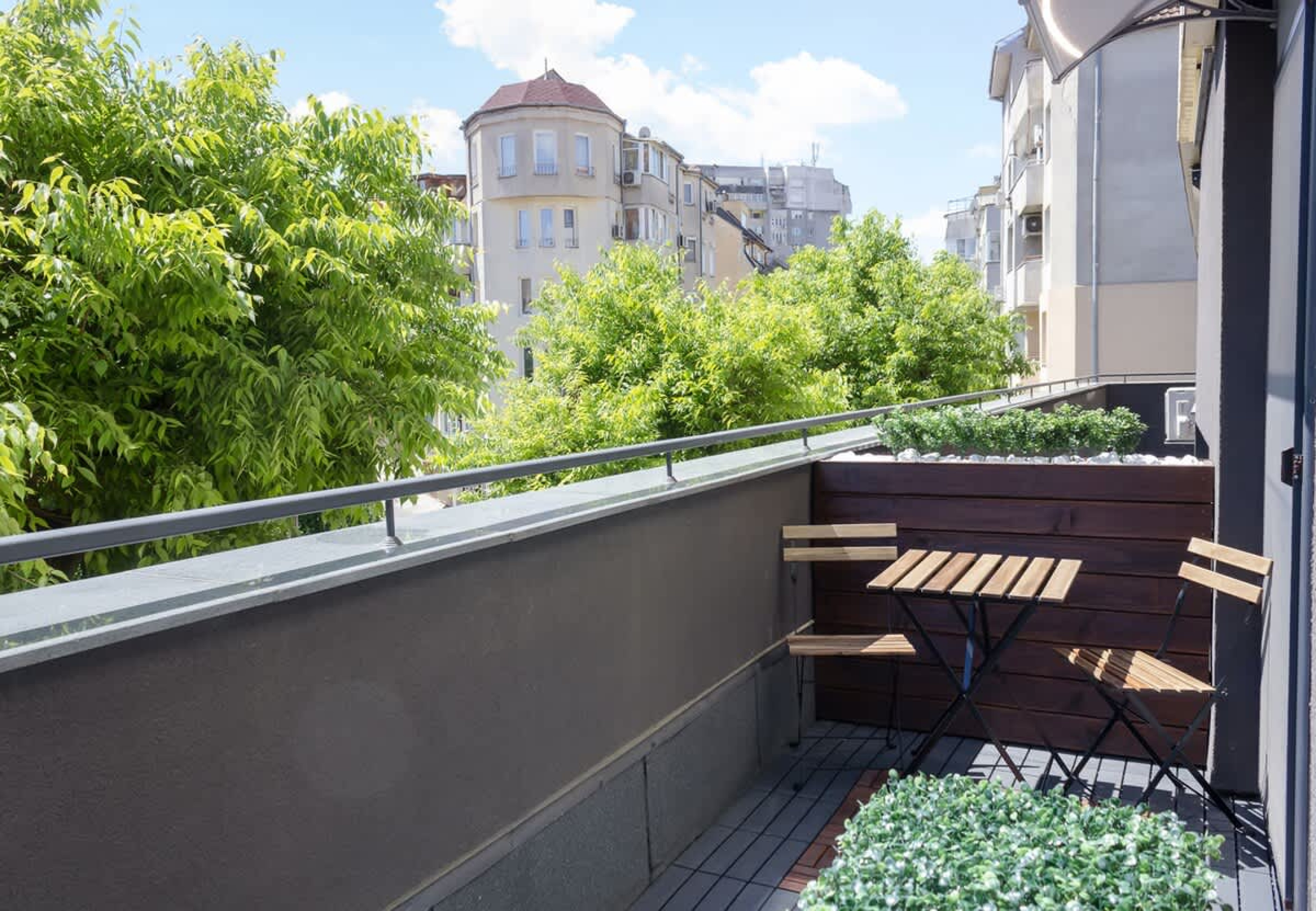 Sunny Blue  One-Bedroom Flat with Balcony - Photo 5