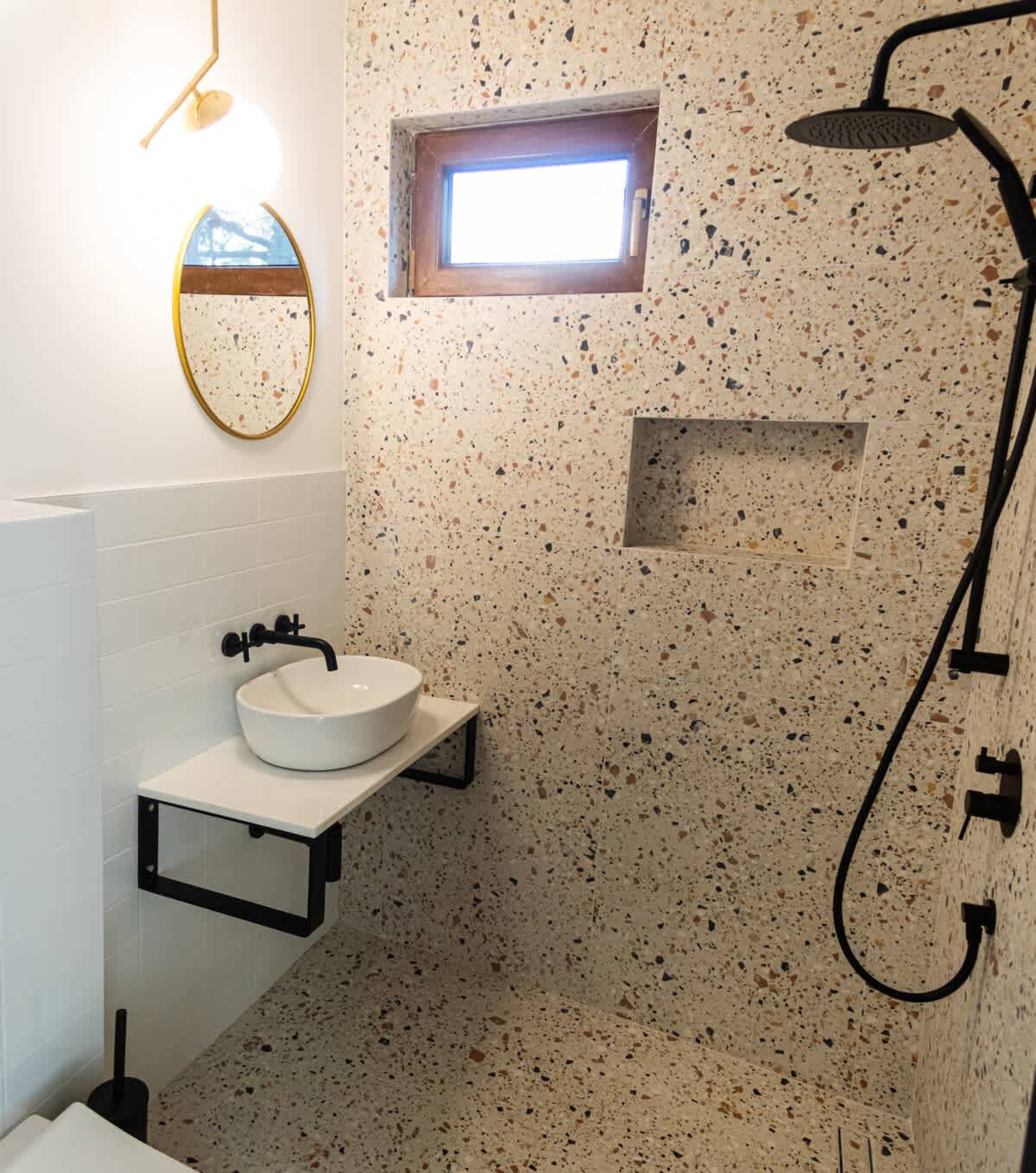 Scoutaround White Logo