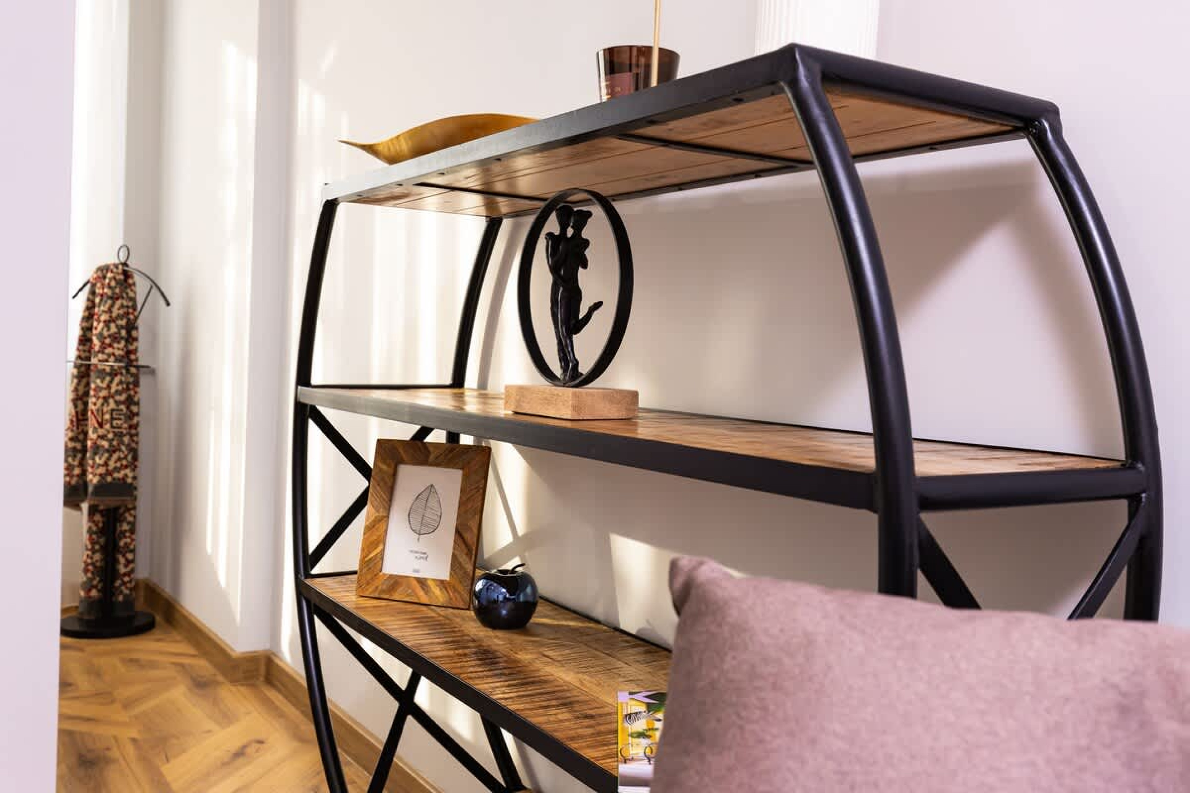 Scoutaround White Logo