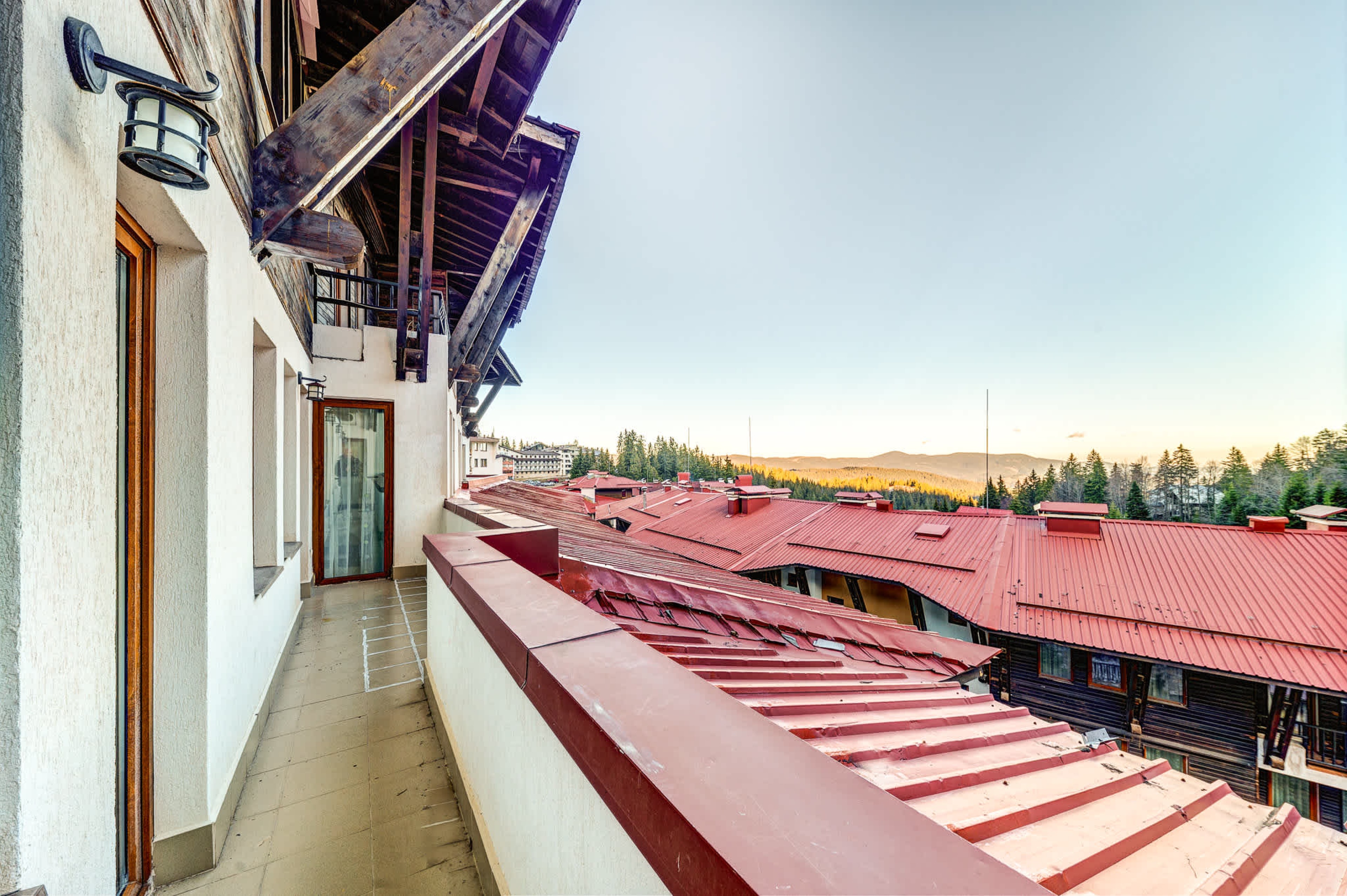 Scoutaround White Logo