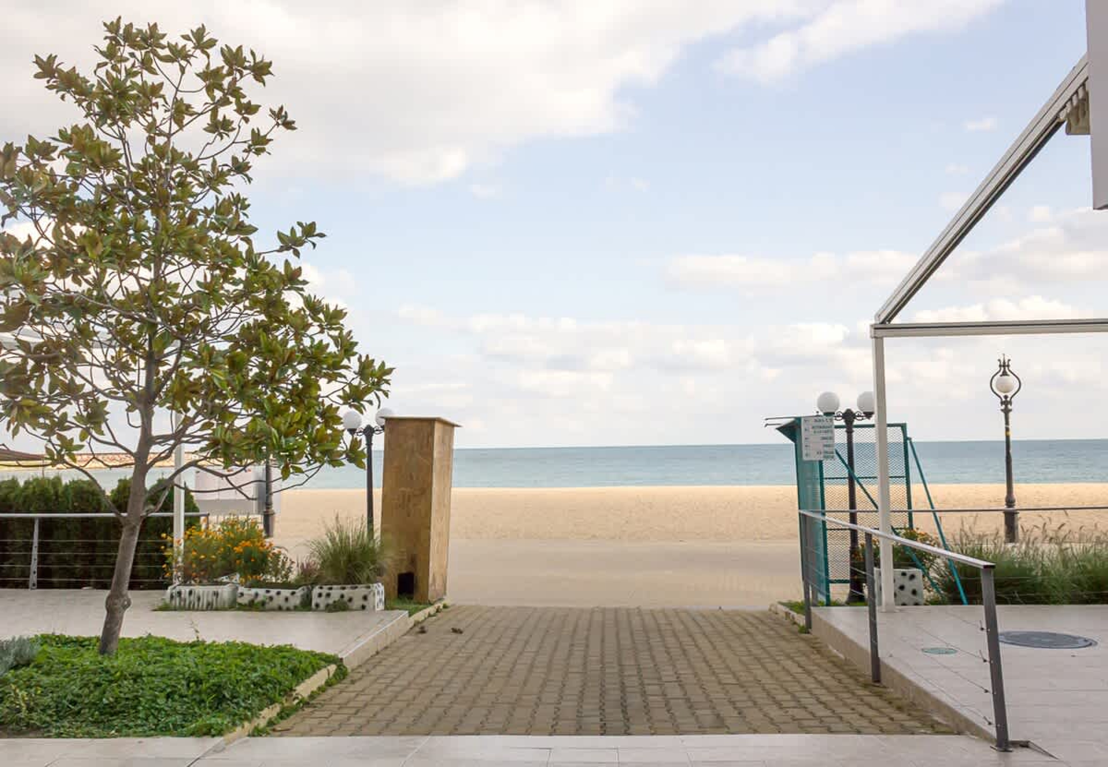 Sunny Studio in Hotel Berlin, Steps from the Beach - Photo 16