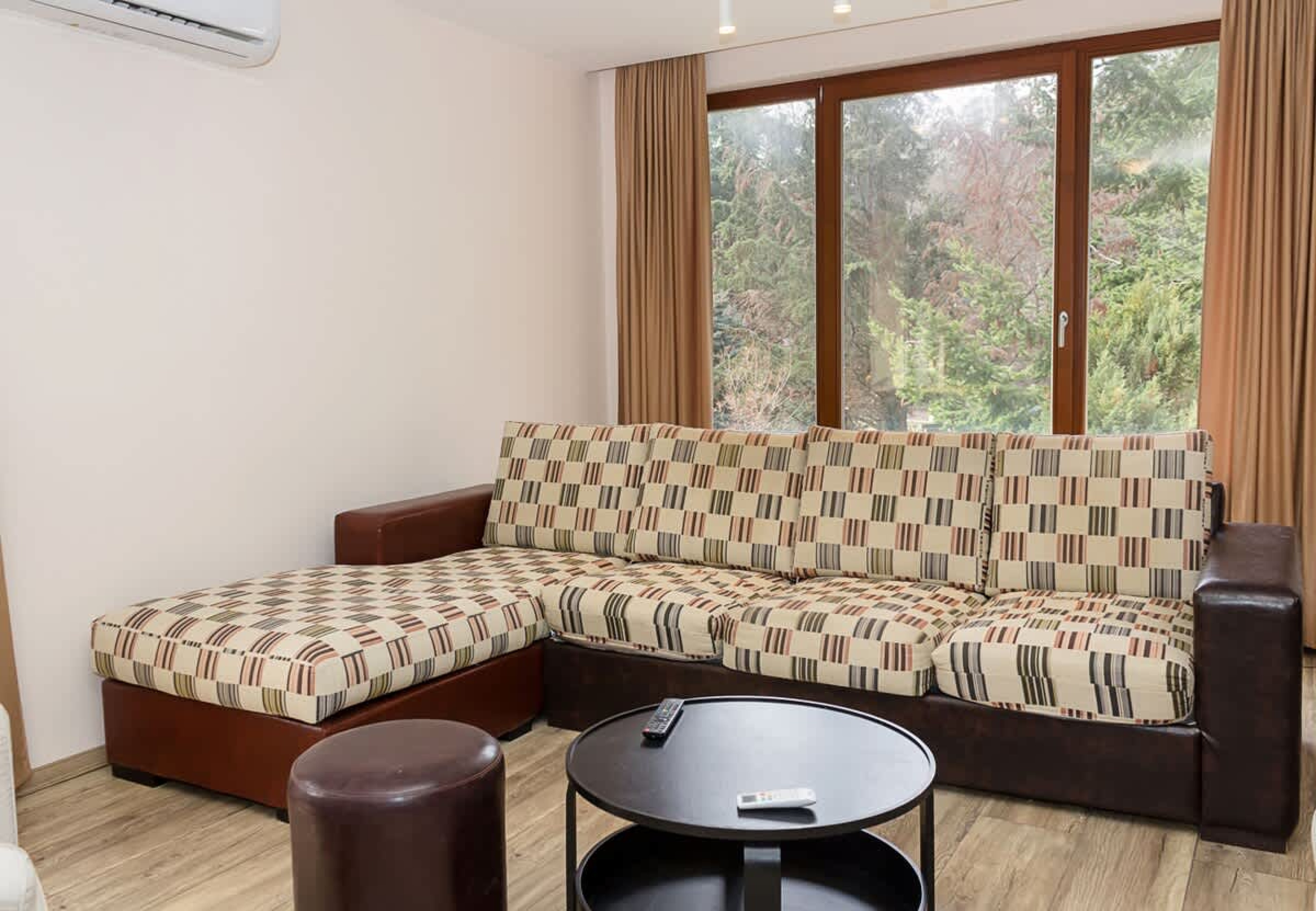 Scoutaround White Logo