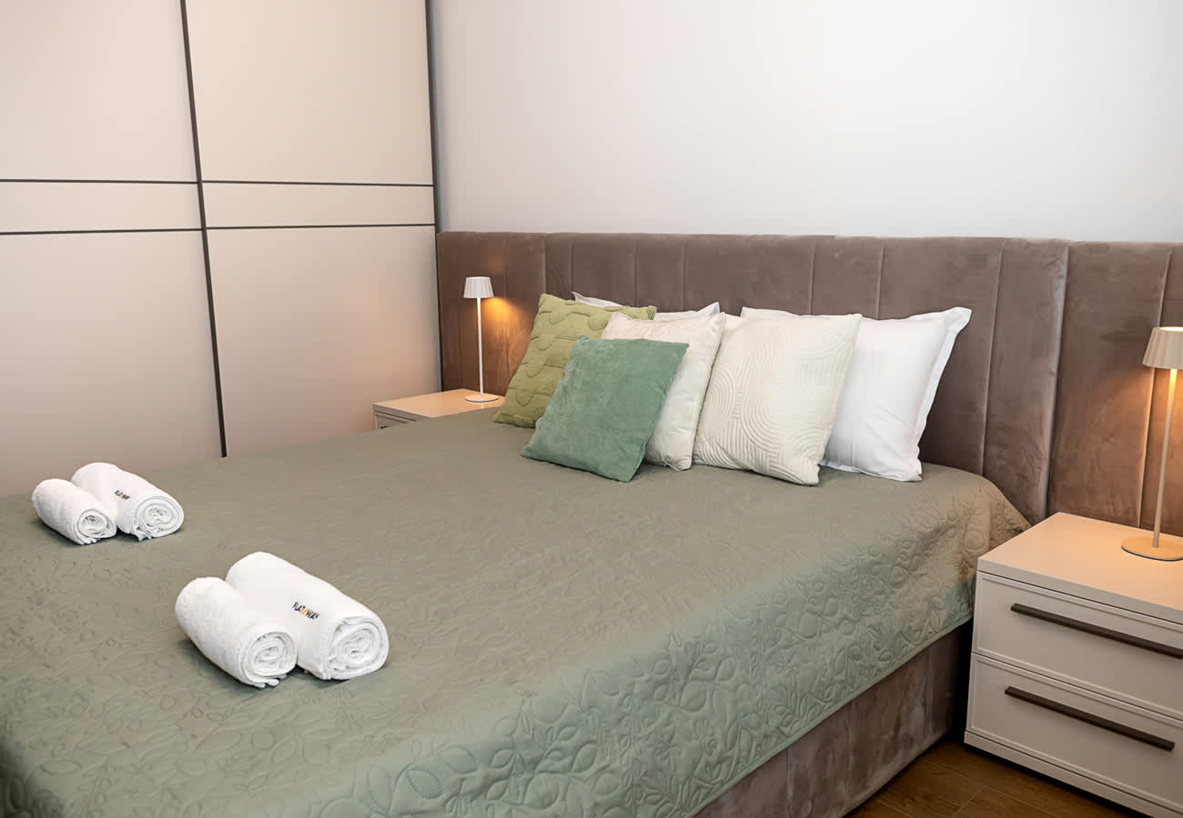 Scoutaround White Logo