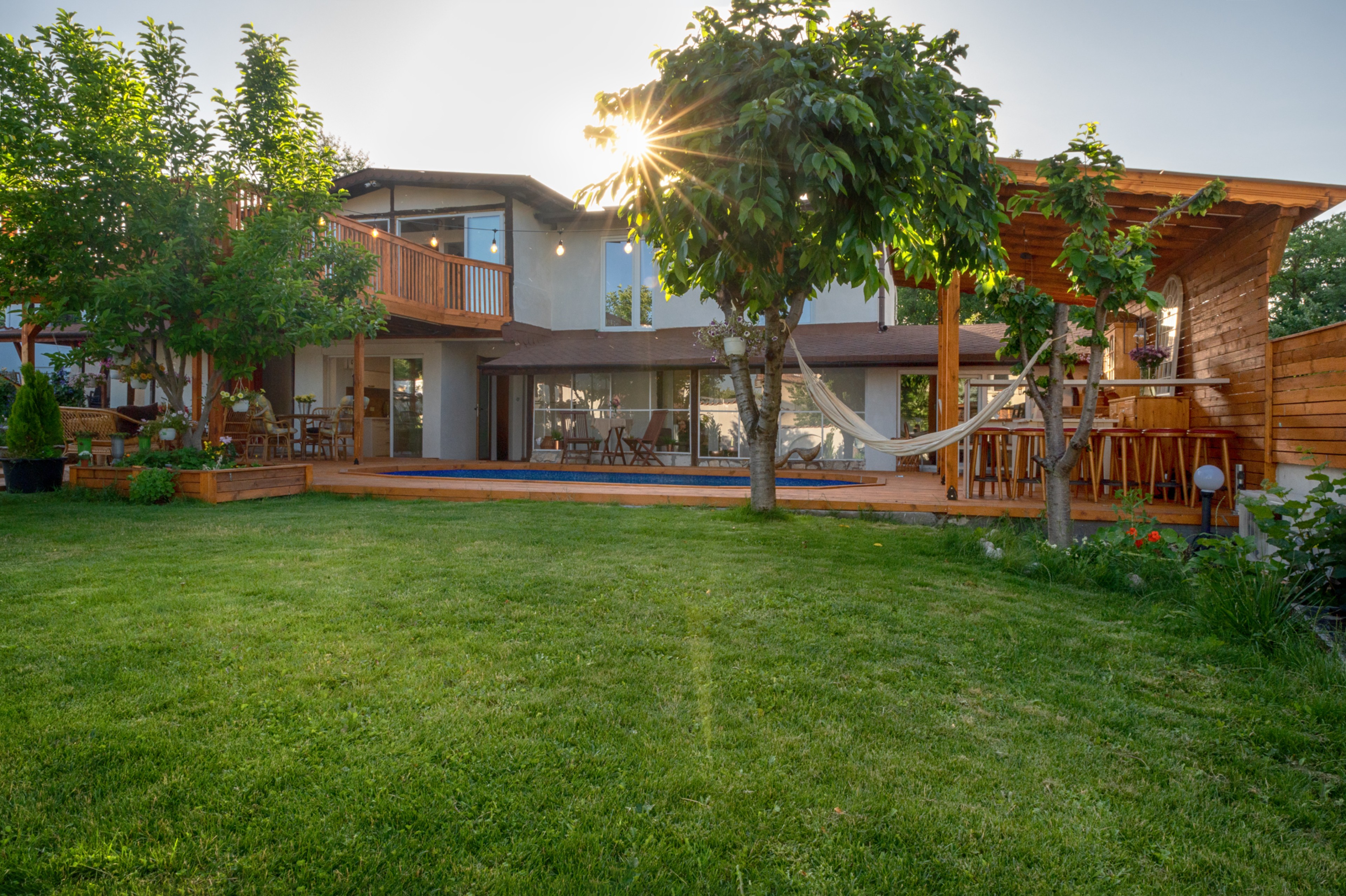 Scoutaround White Logo