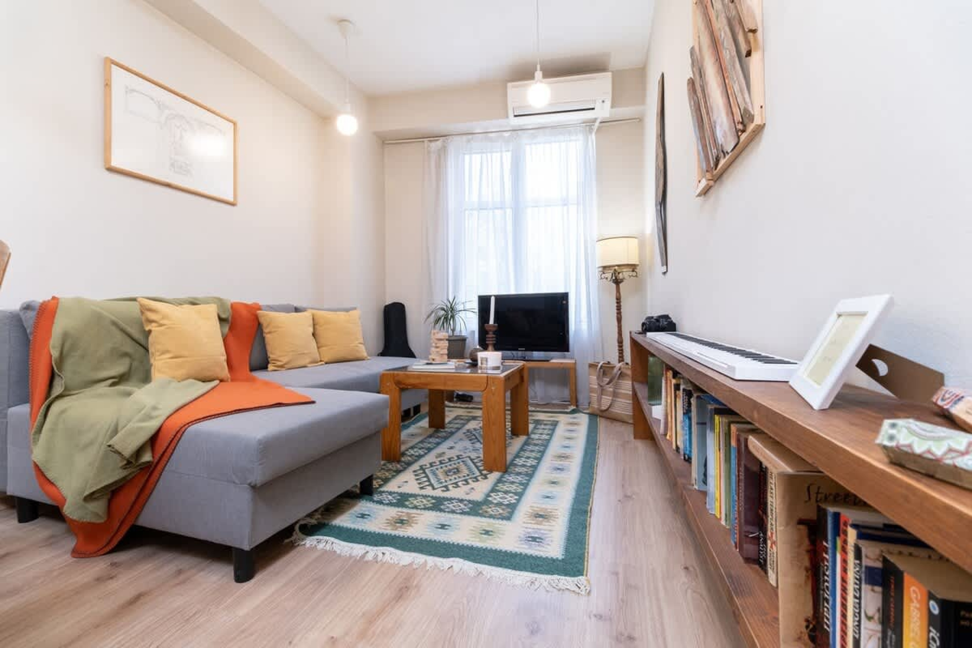 Scoutaround White Logo