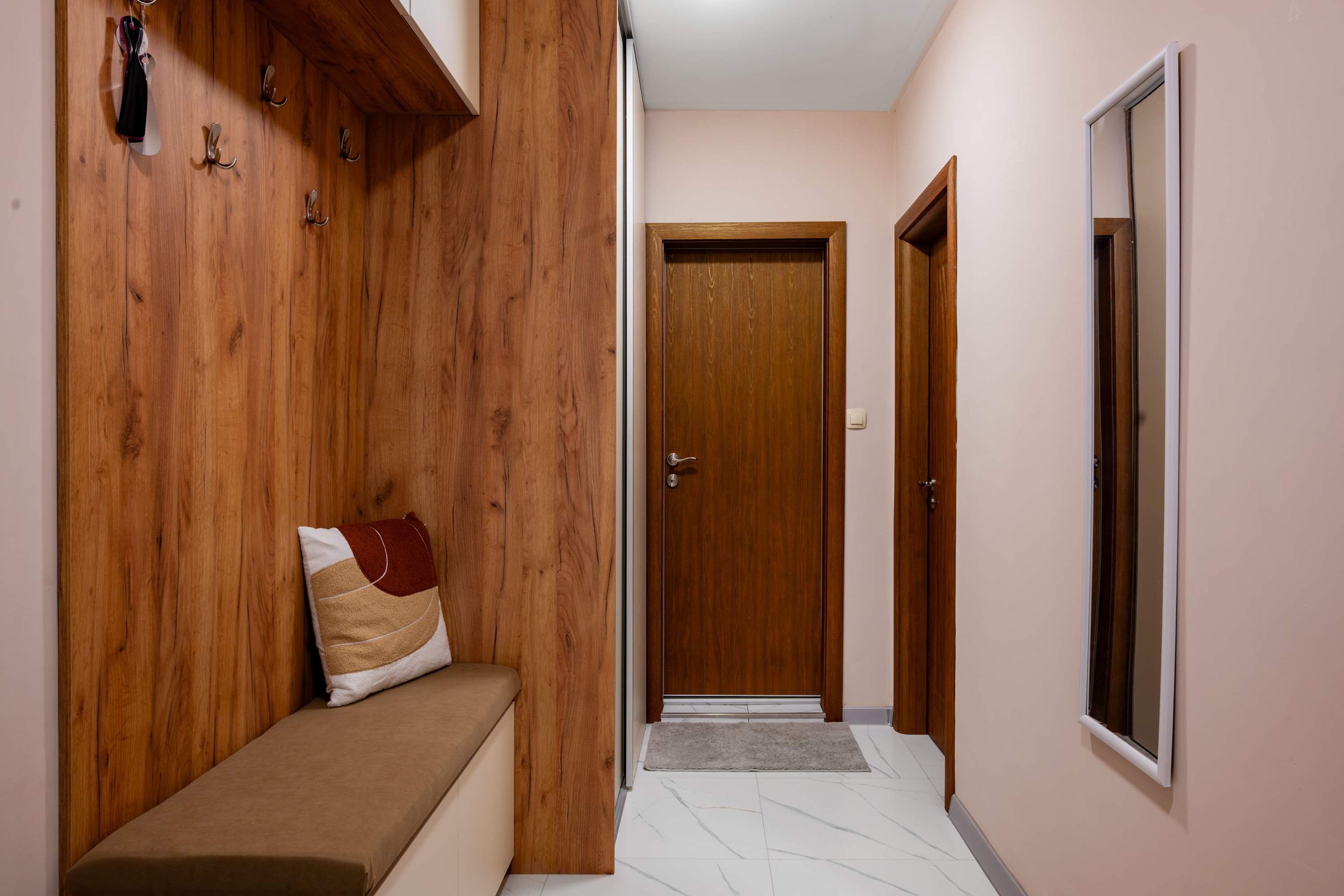 Scoutaround White Logo