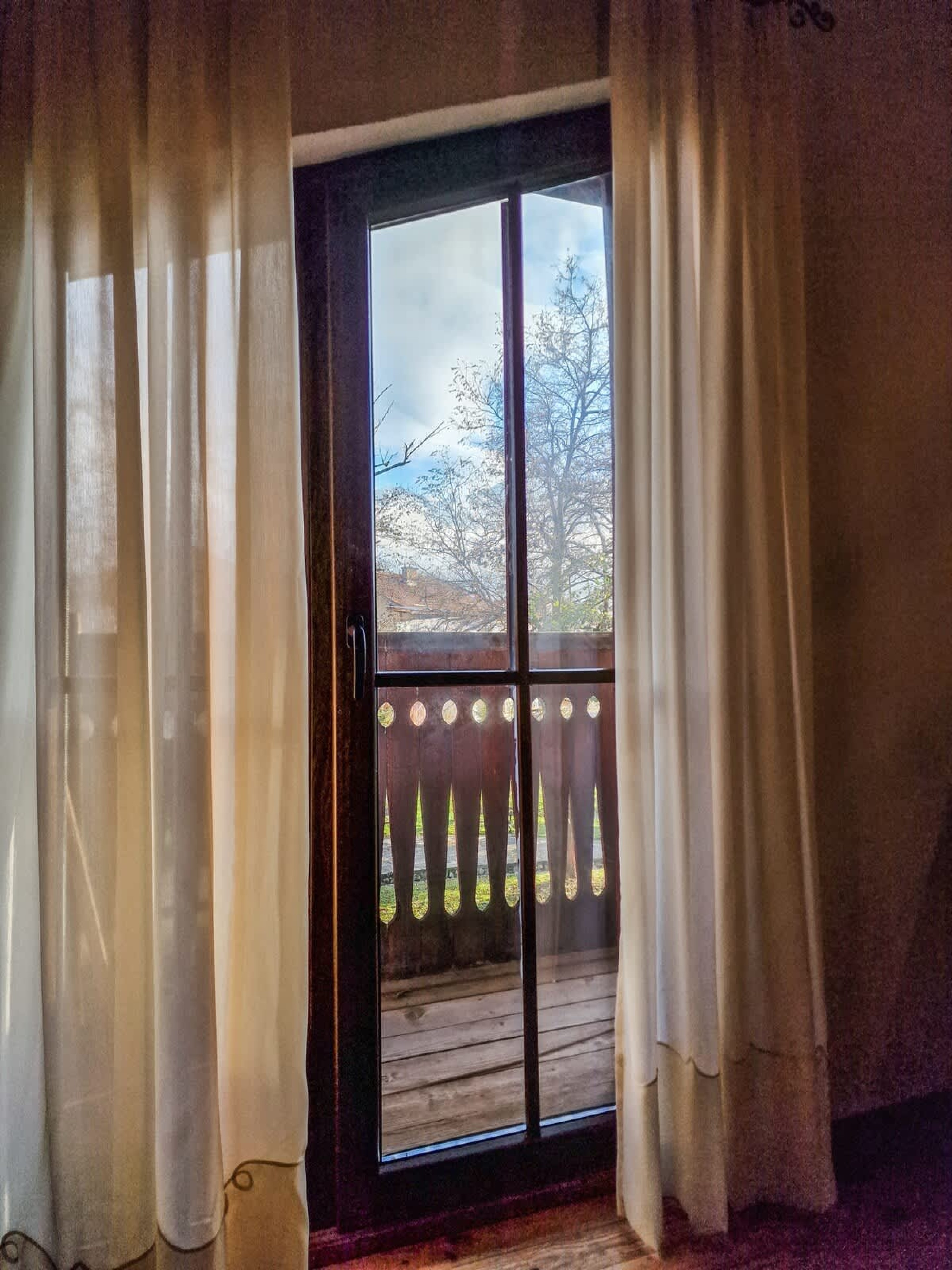 Scoutaround White Logo