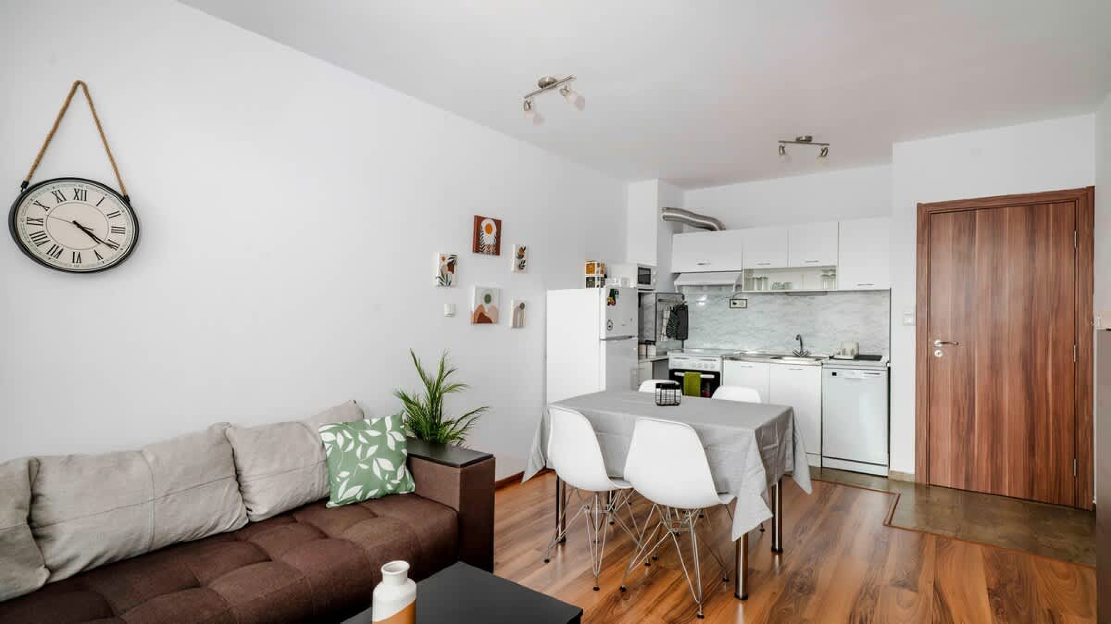 Scoutaround White Logo