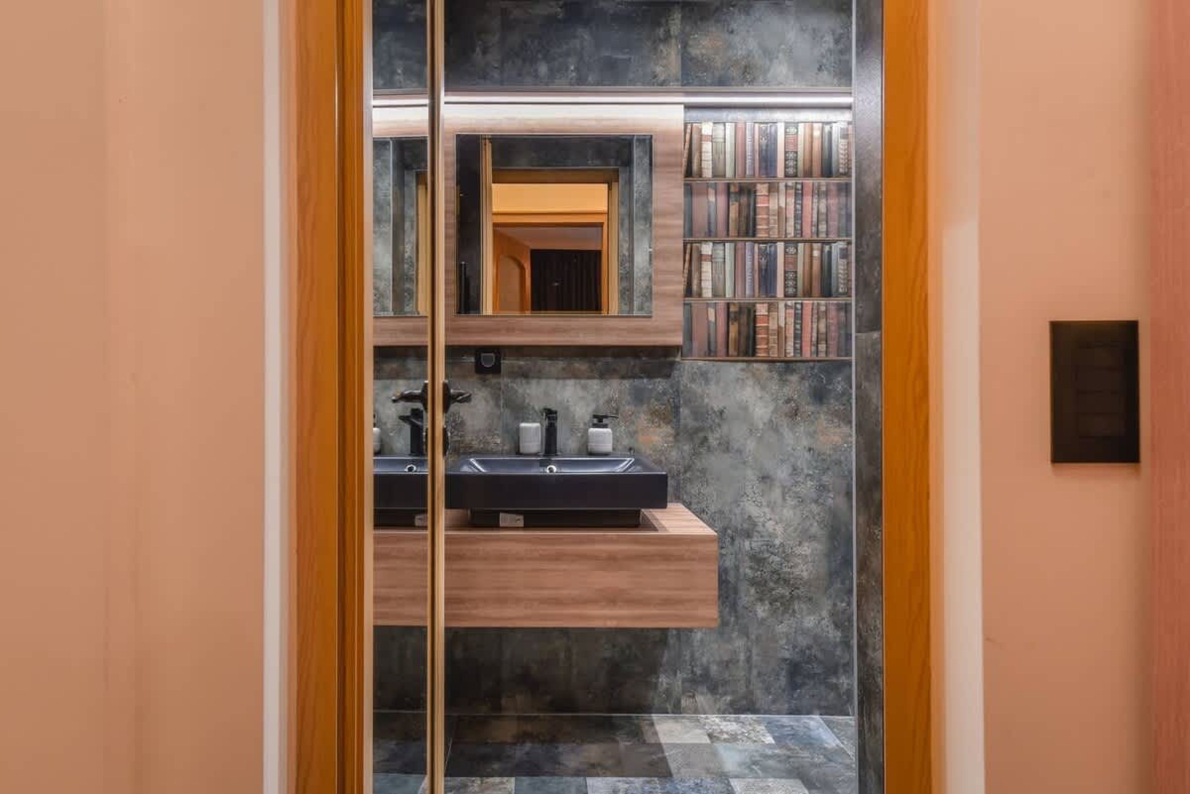 Scoutaround White Logo