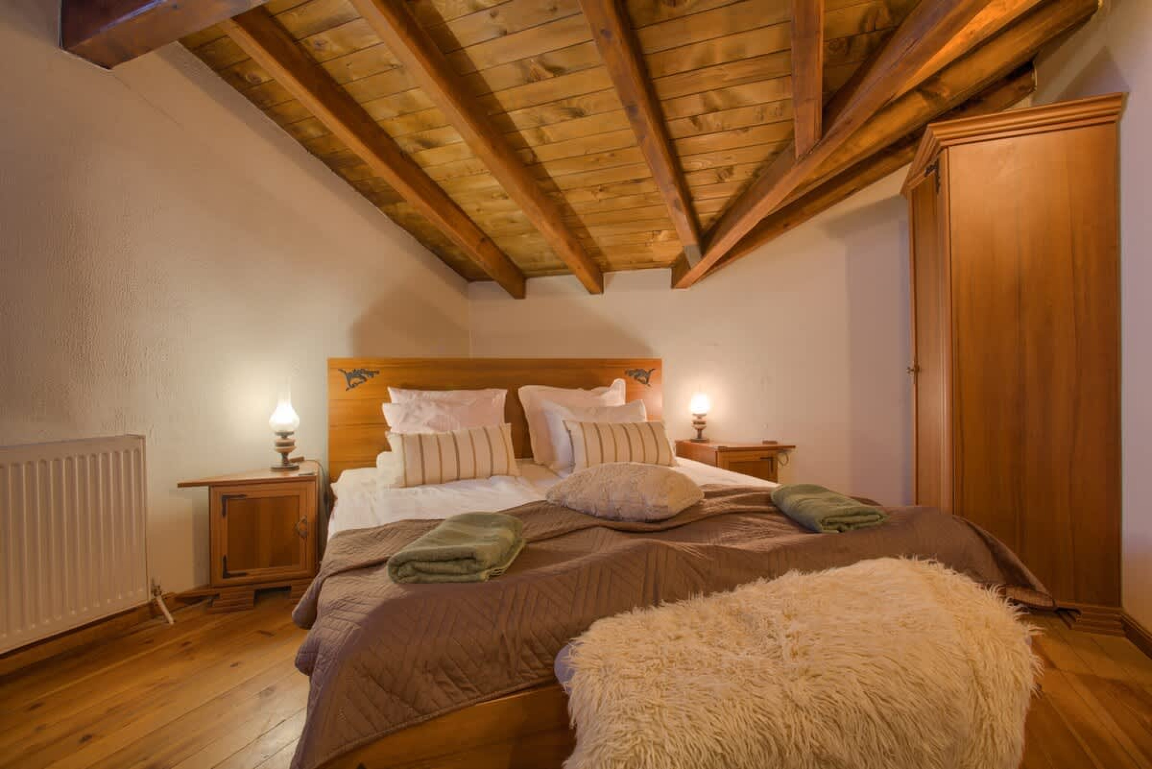 Scoutaround White Logo