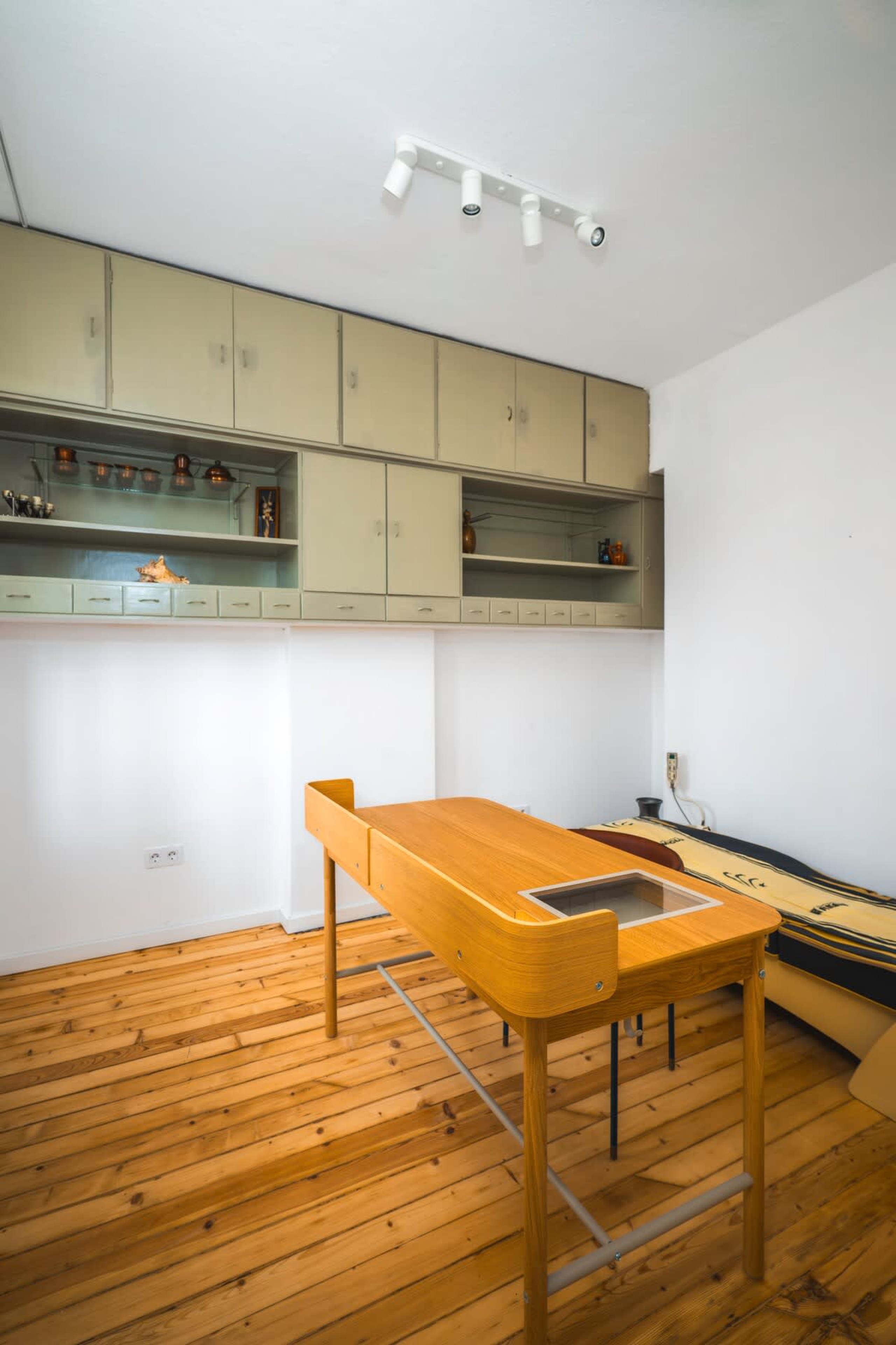 Scoutaround White Logo