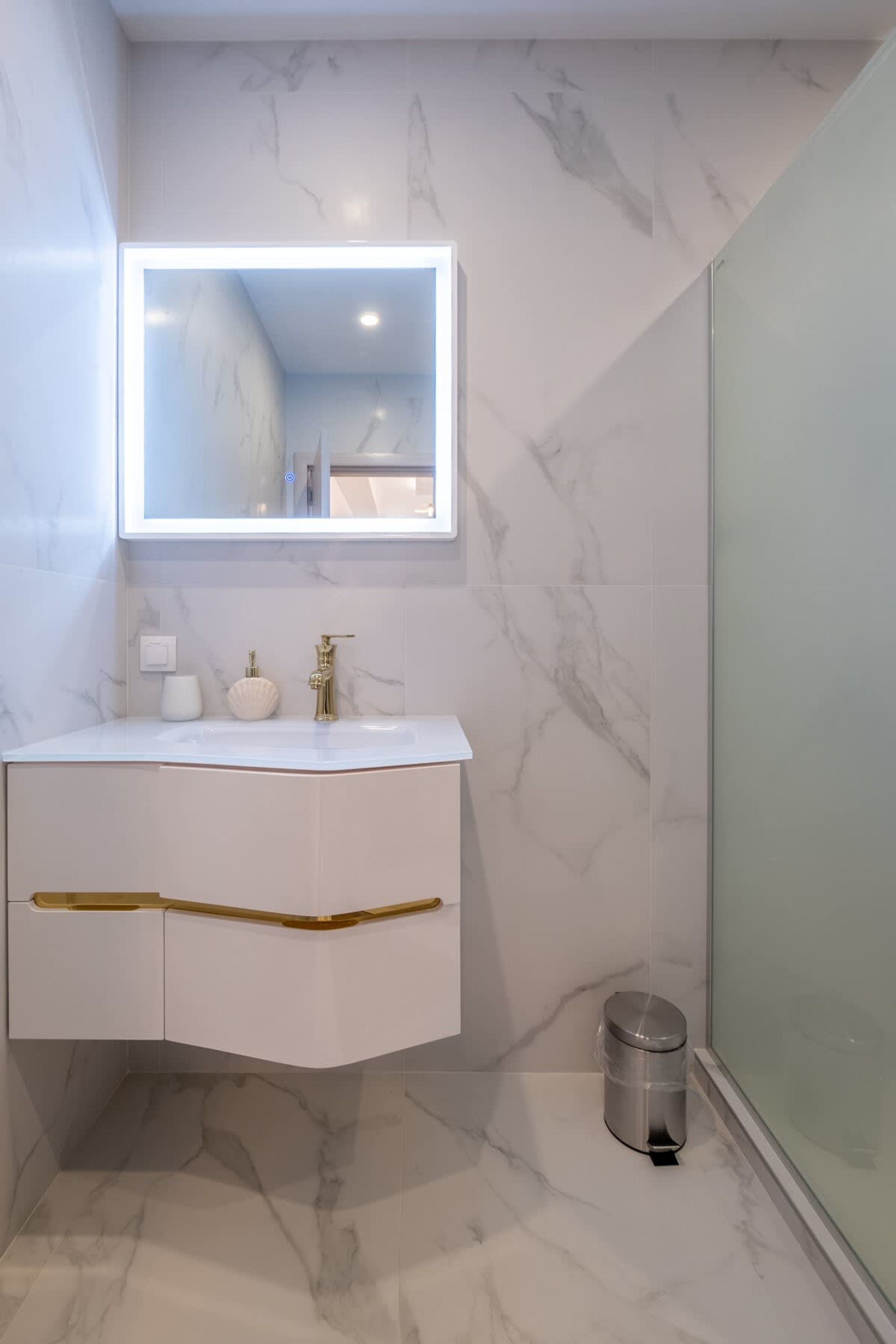 Scoutaround White Logo