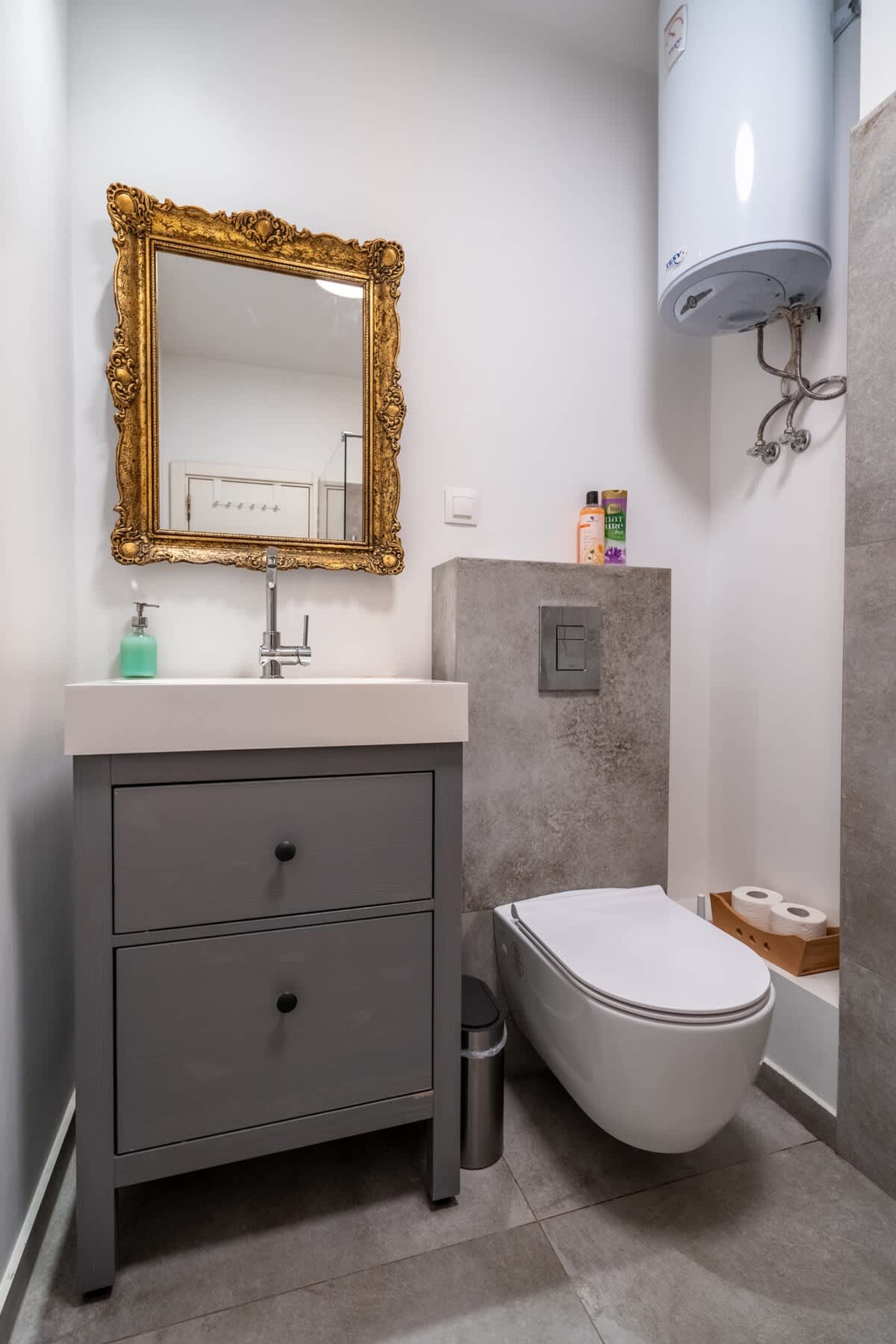 Scoutaround White Logo