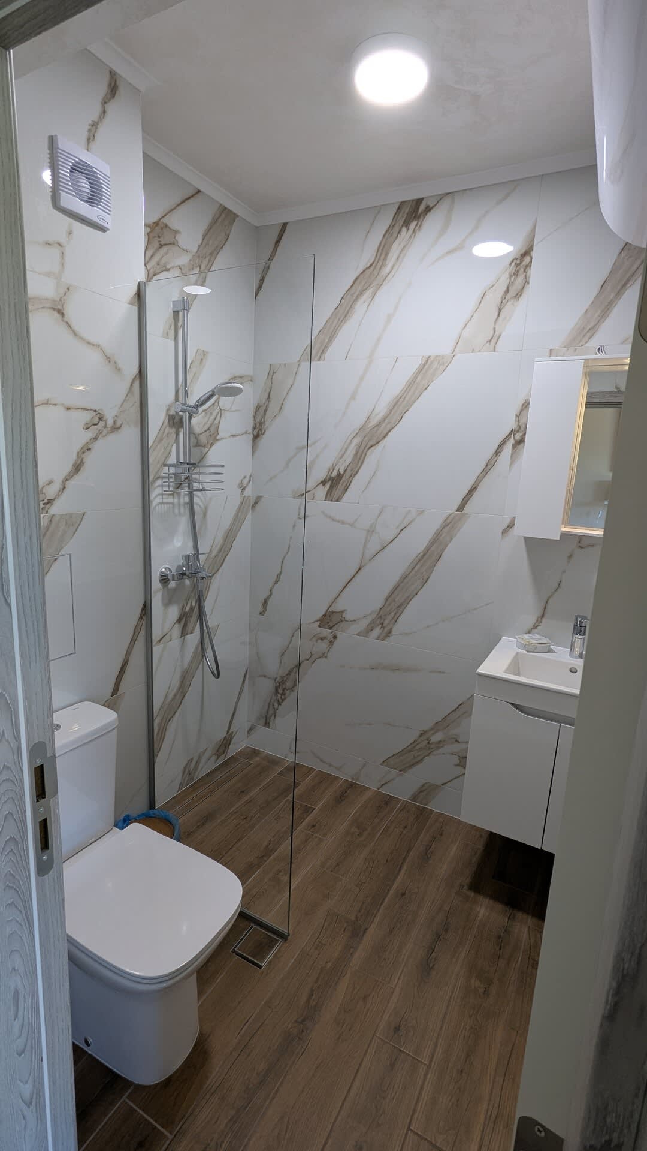 Scoutaround White Logo