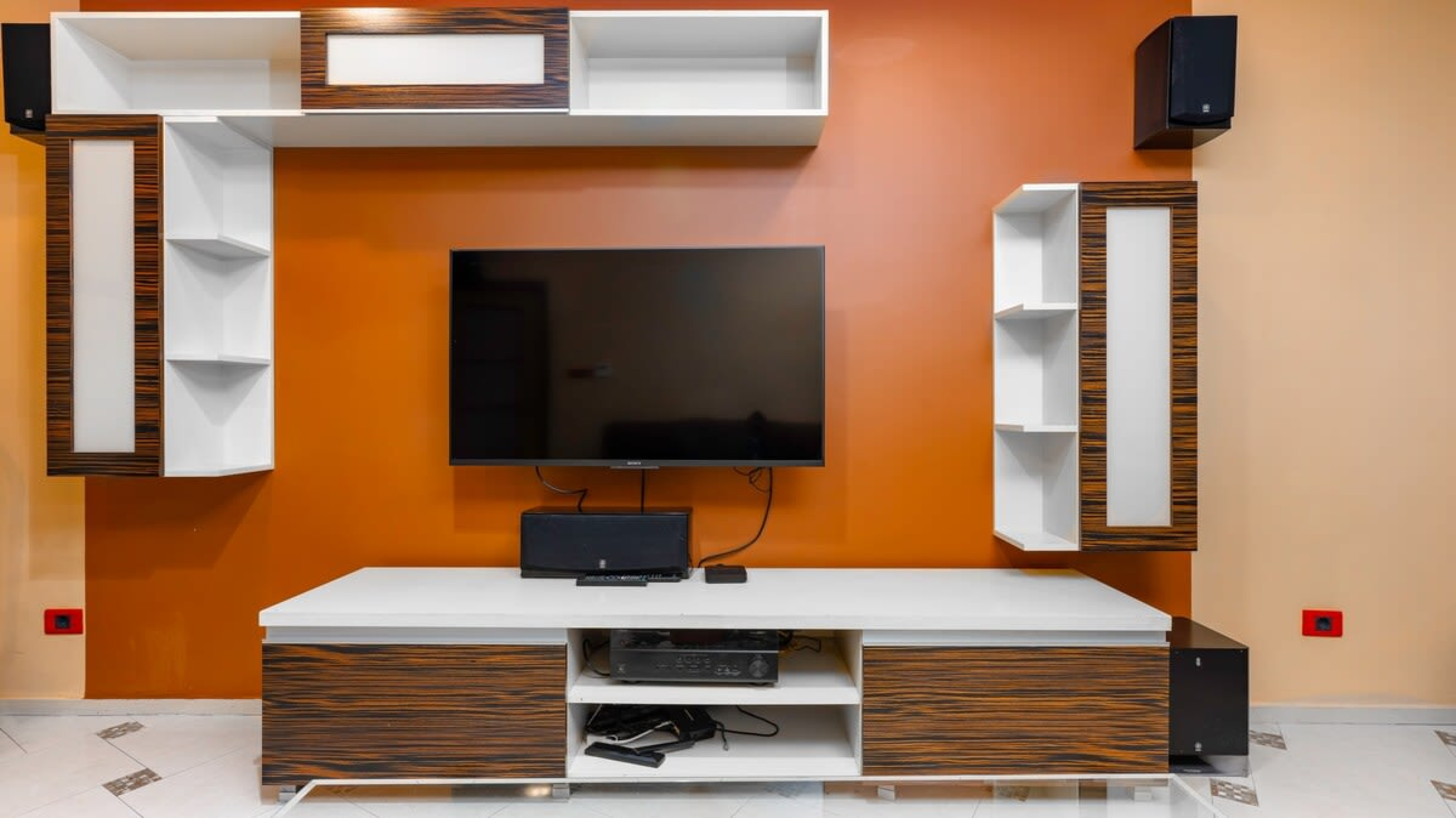 Scoutaround White Logo